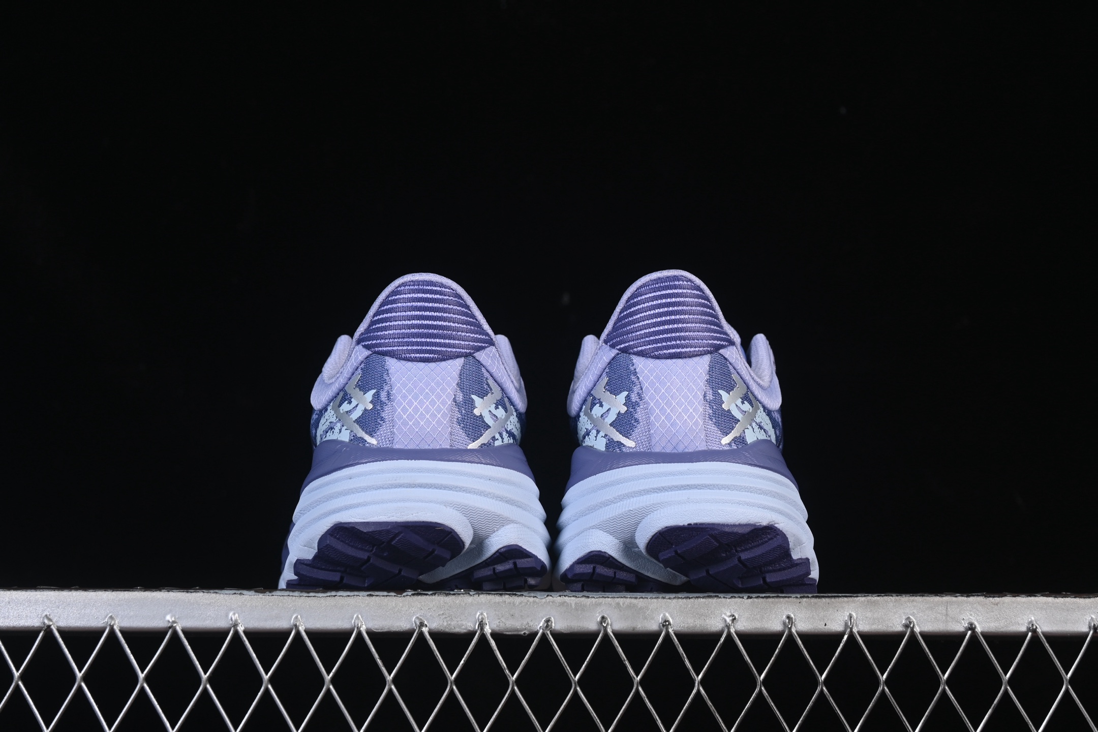 💰220纯原
Hoka One One StinSon 7 低帮厚底轻量透气网纱休闲运动慢跑鞋 1141531 CSMR
尺码：36 36.5 37.5 38 38.5 39 40 40.5 41 B.D4