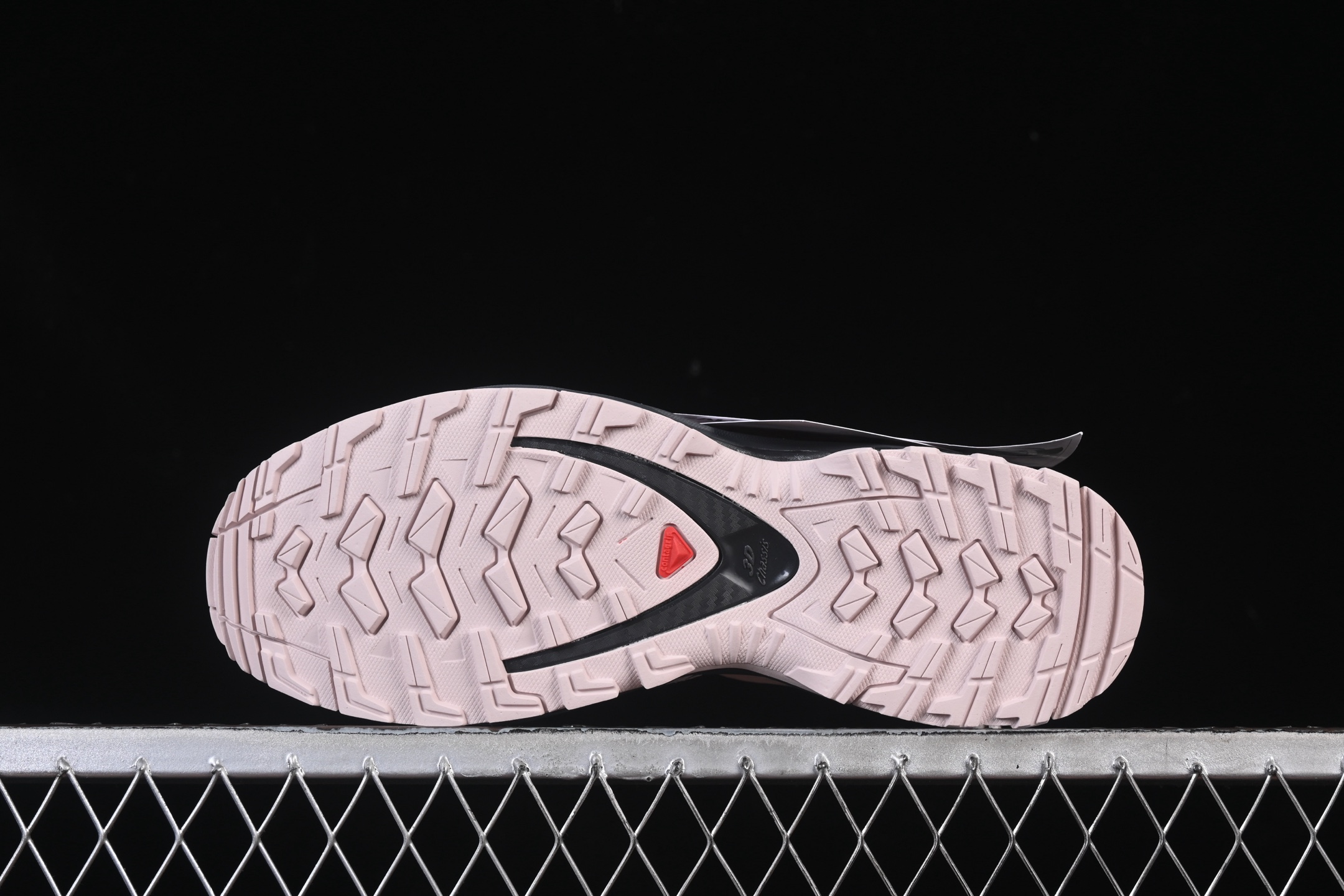 💰360纯原
 Salomon XA PRO 3D 萨洛蒙户外越野跑鞋 491841-23
#鞋面采用SENSIFIT贴合技术 全方位贴合包裹脚型 鞋跟部鞋底牵引设计 提供强大的抓地性能 更适应野外崎岖不平的道路 其3D ADVANCED CHASSIS底盘 材料轻量大化 钉齿设计更具稳定性、防护性 鞋底易磨损区运用CONTAGRIP高耐磨材料 应对城市硬质路面长距离跑考验
尺码：36 36.5 37 38 38.5 39 40 40.5 41 42 42.5 43 44 44.5 45 46 HCD4