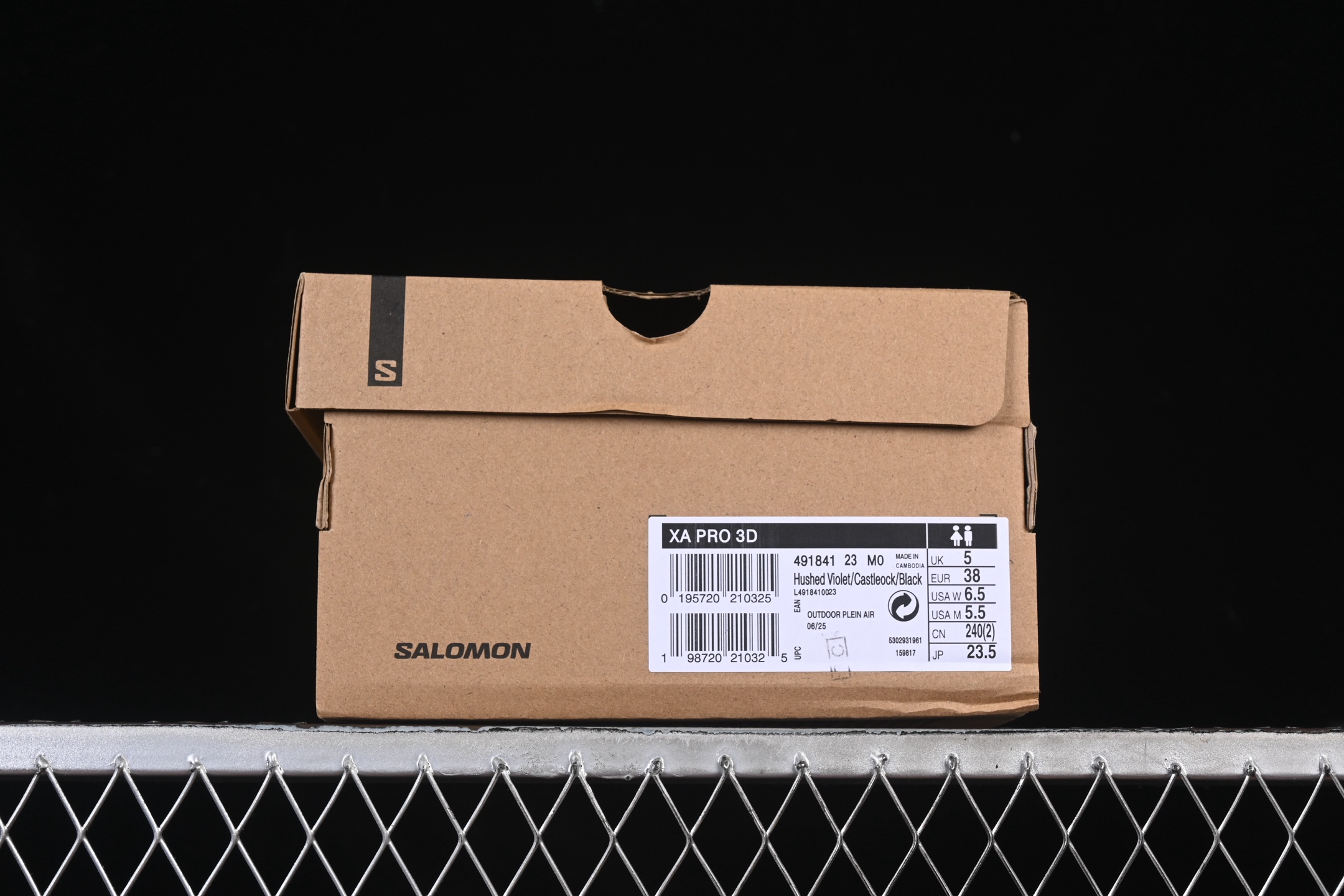 💰360纯原
 Salomon XA PRO 3D 萨洛蒙户外越野跑鞋 491841-23
#鞋面采用SENSIFIT贴合技术 全方位贴合包裹脚型 鞋跟部鞋底牵引设计 提供强大的抓地性能 更适应野外崎岖不平的道路 其3D ADVANCED CHASSIS底盘 材料轻量大化 钉齿设计更具稳定性、防护性 鞋底易磨损区运用CONTAGRIP高耐磨材料 应对城市硬质路面长距离跑考验
尺码：36 36.5 37 38 38.5 39 40 40.5 41 42 42.5 43 44 44.5 45 46 HCD4