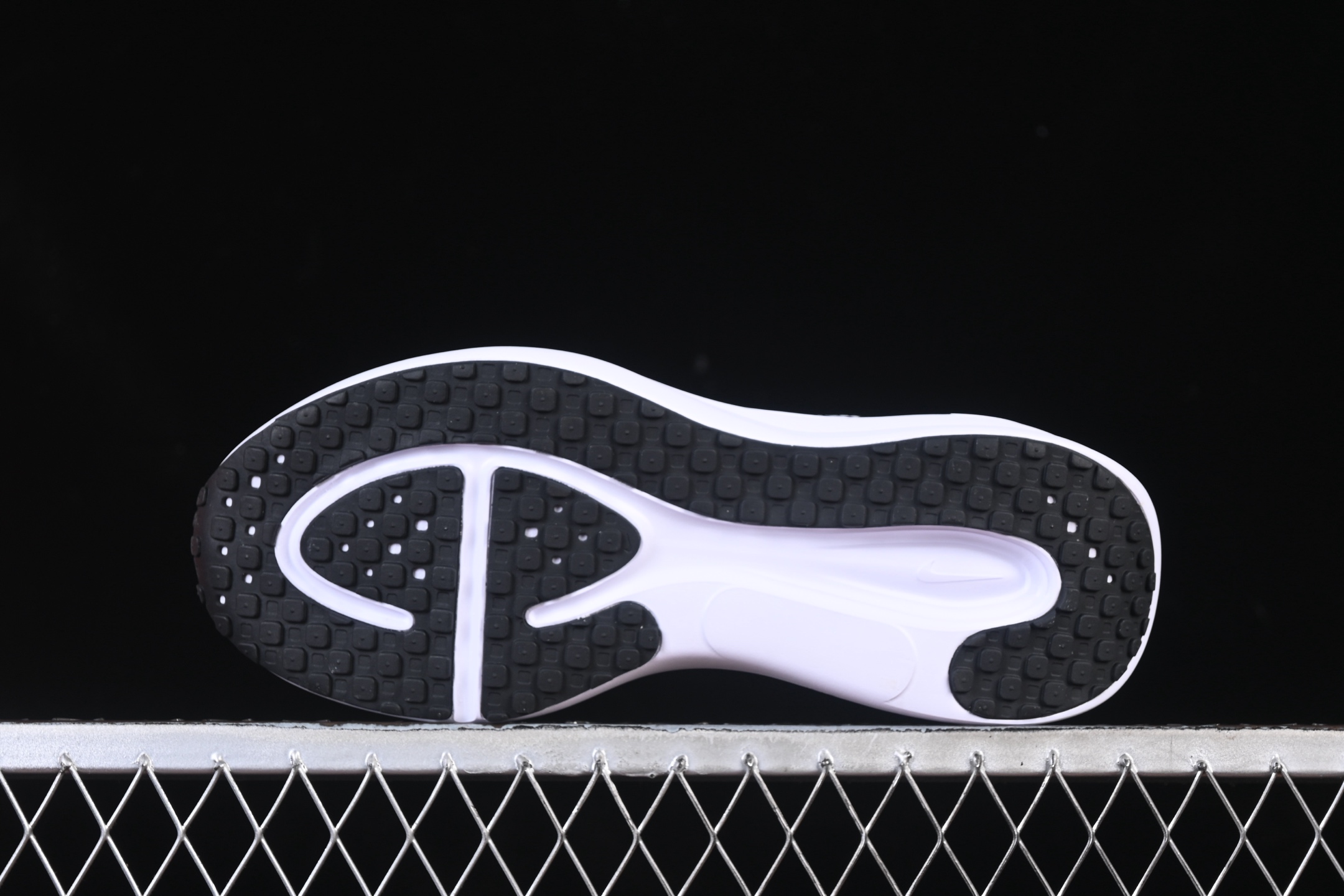 💰200纯原
 Nike Revolution 8 耐克轻便跑步鞋网面透气休闲鞋 HJ9198-004
尺码：39 40 40.5 41 42 42.5 43 44 44.5 45 AJC3