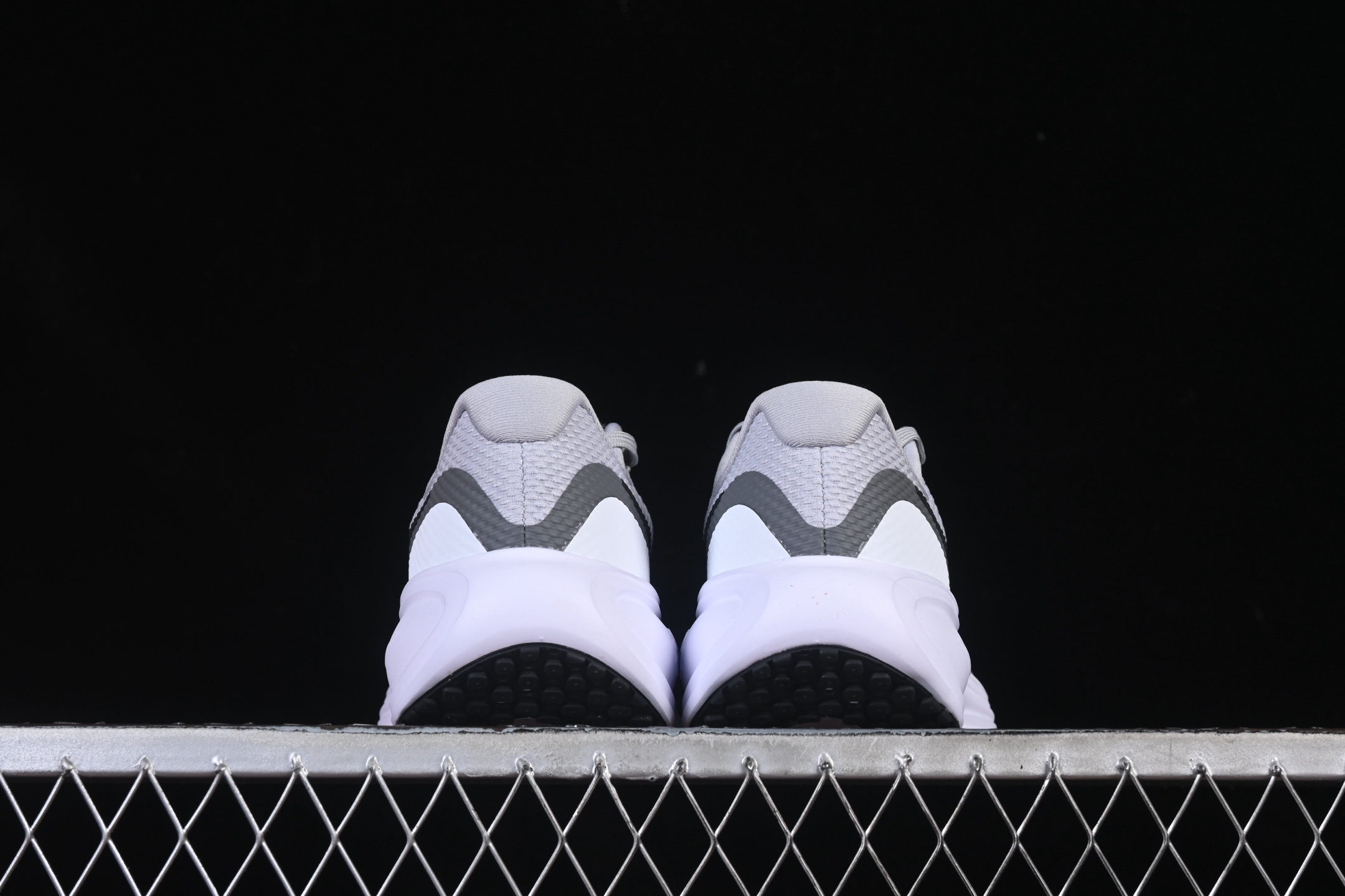 💰200纯原
 Nike Revolution 8 耐克轻便跑步鞋网面透气休闲鞋 HJ9198-004
尺码：39 40 40.5 41 42 42.5 43 44 44.5 45 AJC3