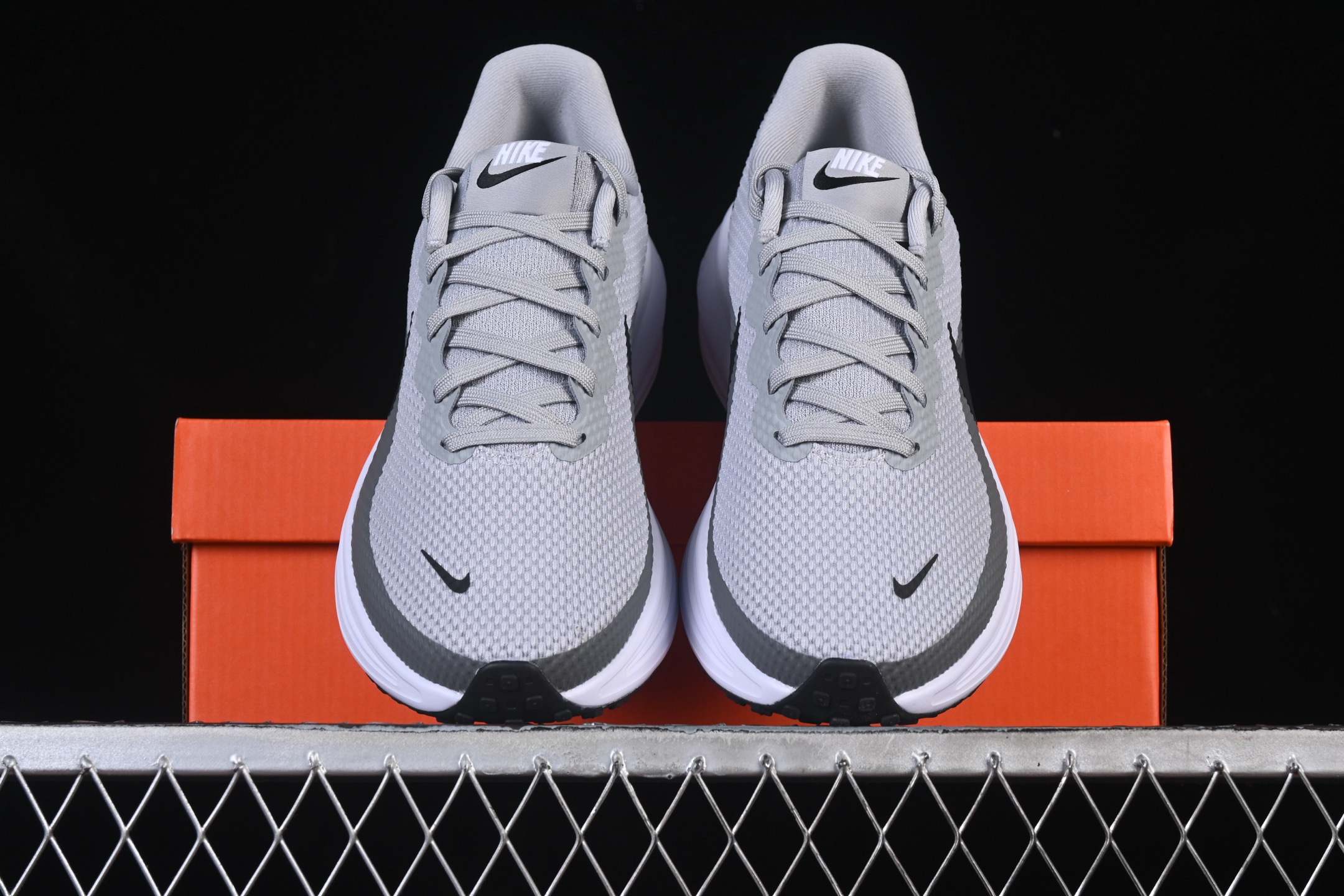 💰200纯原
 Nike Revolution 8 耐克轻便跑步鞋网面透气休闲鞋 HJ9198-004
尺码：39 40 40.5 41 42 42.5 43 44 44.5 45 AJC3