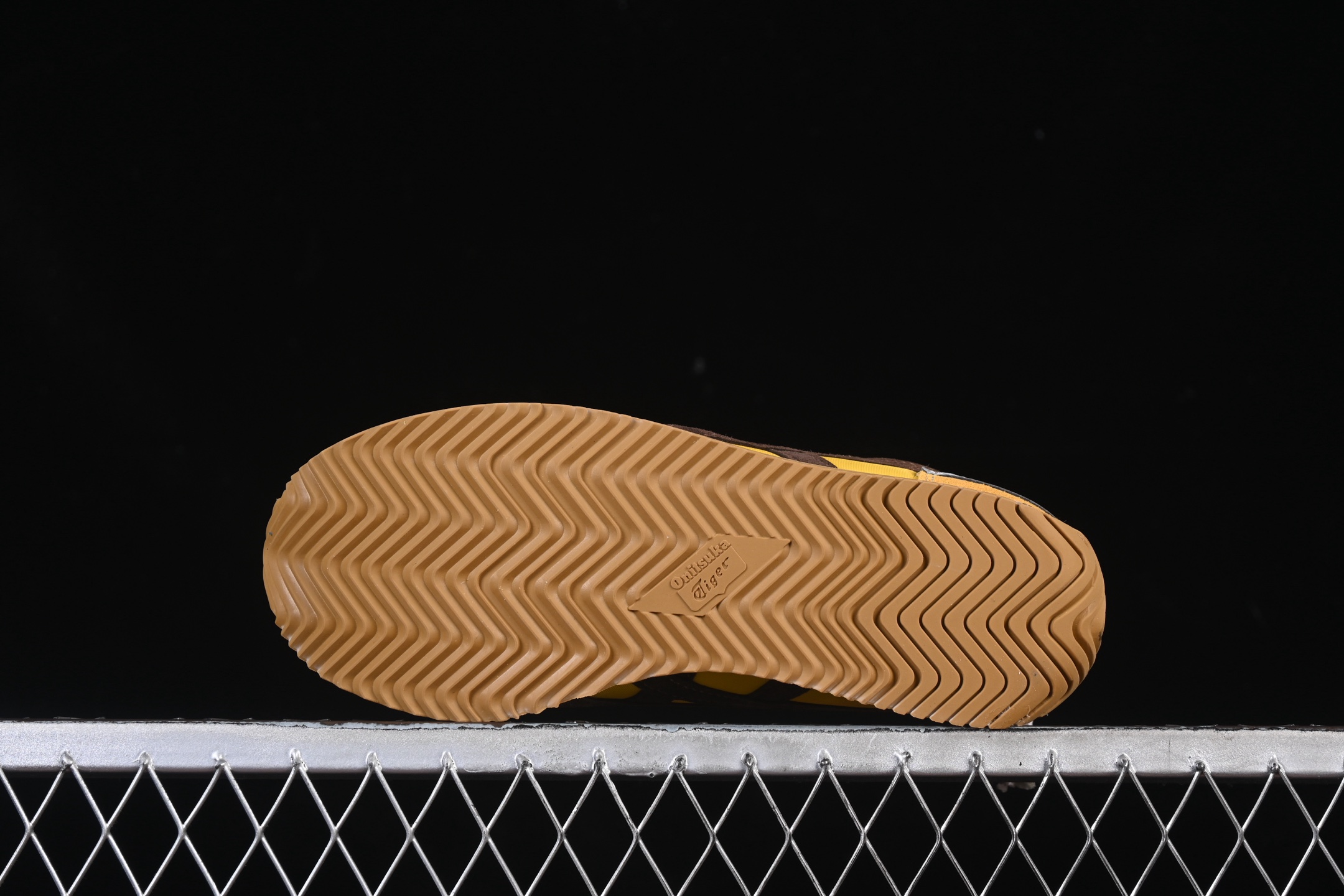 💰200纯原
Onitsuka Tiger Edr 78 鬼塚虎 舒适百搭防滑耐磨低帮跑步鞋 1183C401-750
尺码：36 37 37.5 38 39 39.5 40.5 41.5 42 42.5 43.5 44 45 B.C3