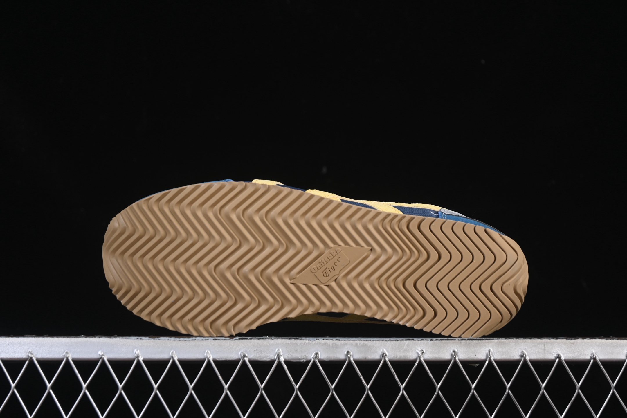 💰200纯原
Onitsuka Tiger Edr 78 鬼塚虎 舒适百搭防滑耐磨低帮跑步鞋 1183C401-400
尺码：36 37 37.5 38 39 39.5 40.5 41.5 42 42.5 43.5 44 45 B.C3