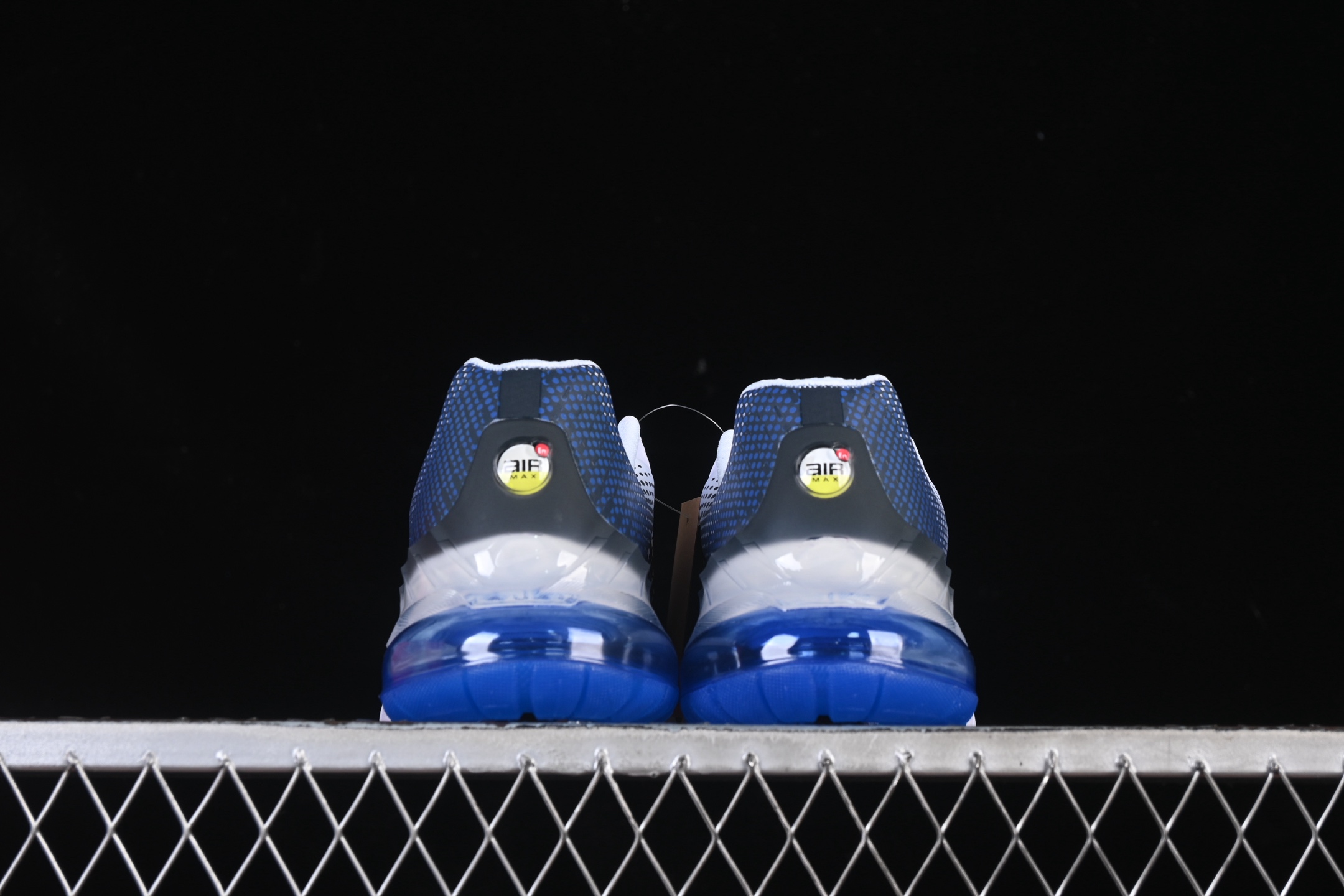 💰220纯原
Nike Air Max Phoenix 复古子弹气垫运动跑步鞋 FZ5307-101
尺码：39 40 40.5 41 42 42.5 43 44 44.5 45 7+C3