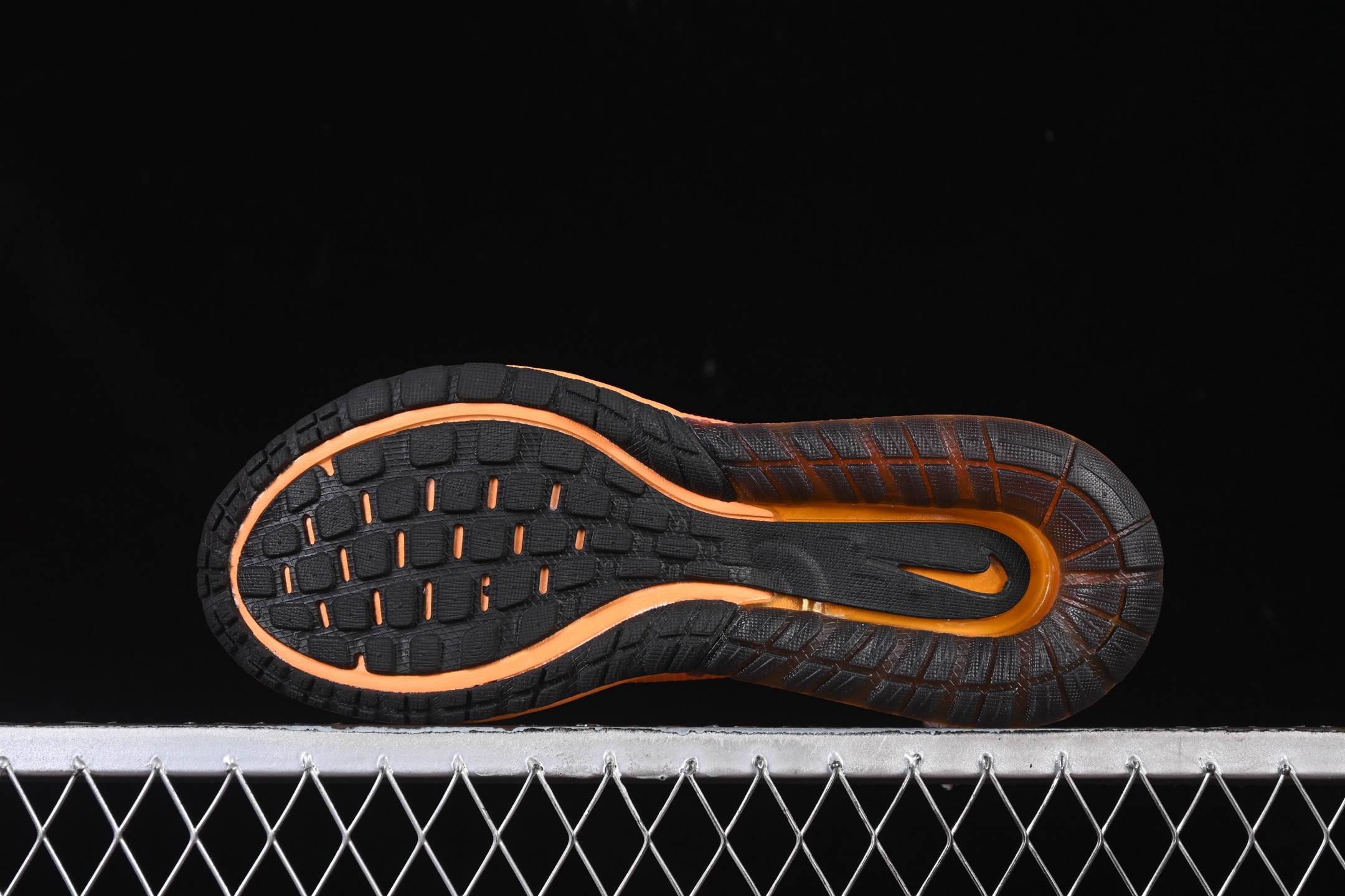 💰220纯原
 Nike Air Max Phoenix 复古子弹气垫运动跑步鞋 FZ5307-700
尺码：39 40 40.5 41 42 42.5 43 44 44.5 45 7+C3