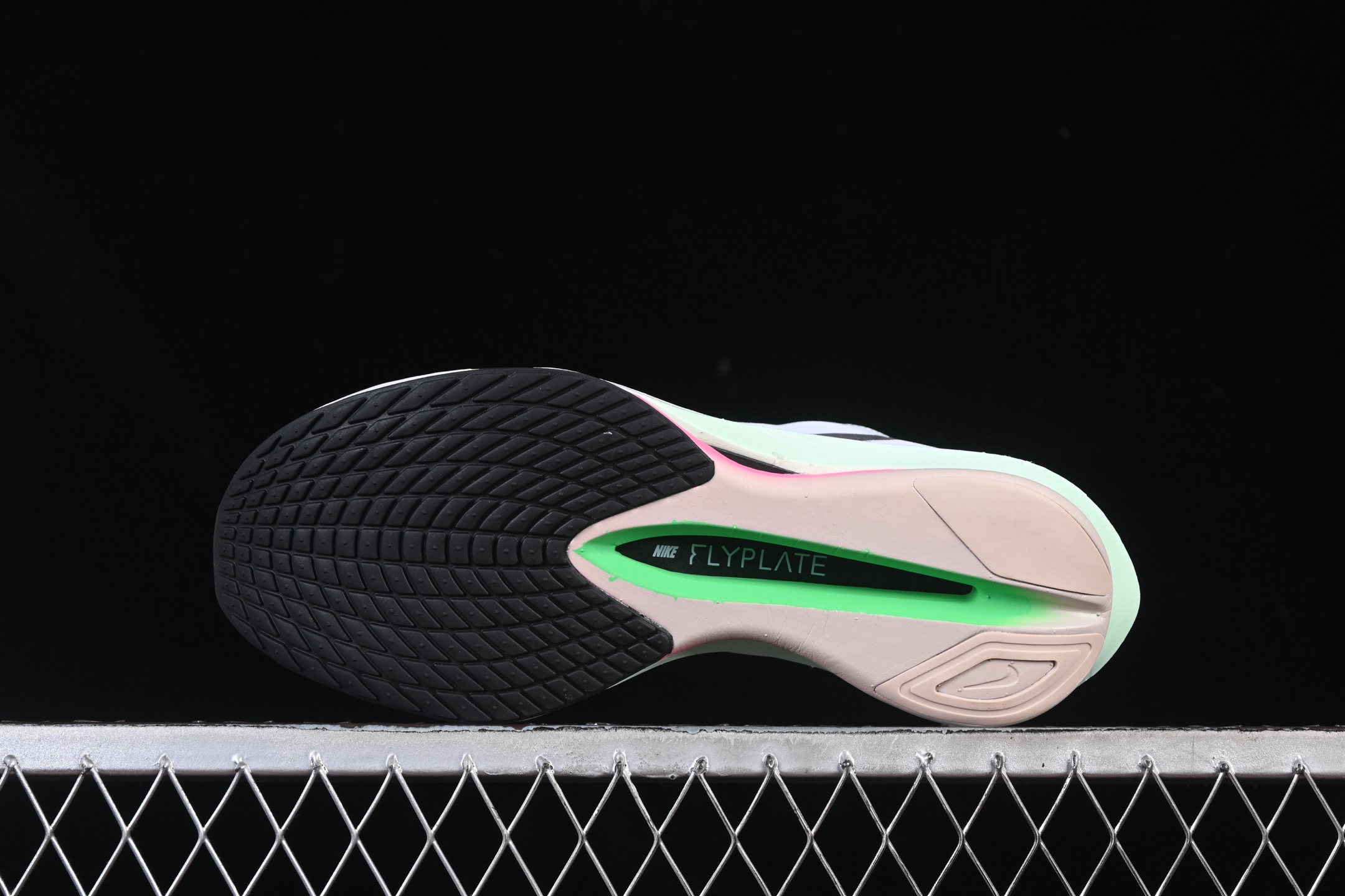 💰340 纯原 Nike ZoomX Vaporfly NEXT% 4 马拉松系列公路竞速超轻缓震跑步鞋 HF6414-101
#鞋款轻盈，同时保持出色性能表现。此鞋款质感轻盈，无论是日常畅跑还是马拉松，皆可轻松驾驭。
尺码：39 40 40.5 41 42 42.5 43 44 44.5 45 AJE5