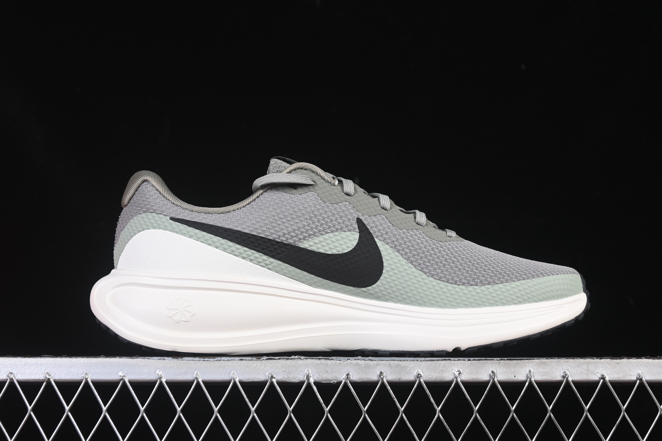 💰200纯原
 Nike Revolution 8 耐克轻便跑步鞋网面透气休闲鞋 HJ9198-300
尺码：39 40 40.5 41 42 42.5 43 44 44.5 45 AJC3