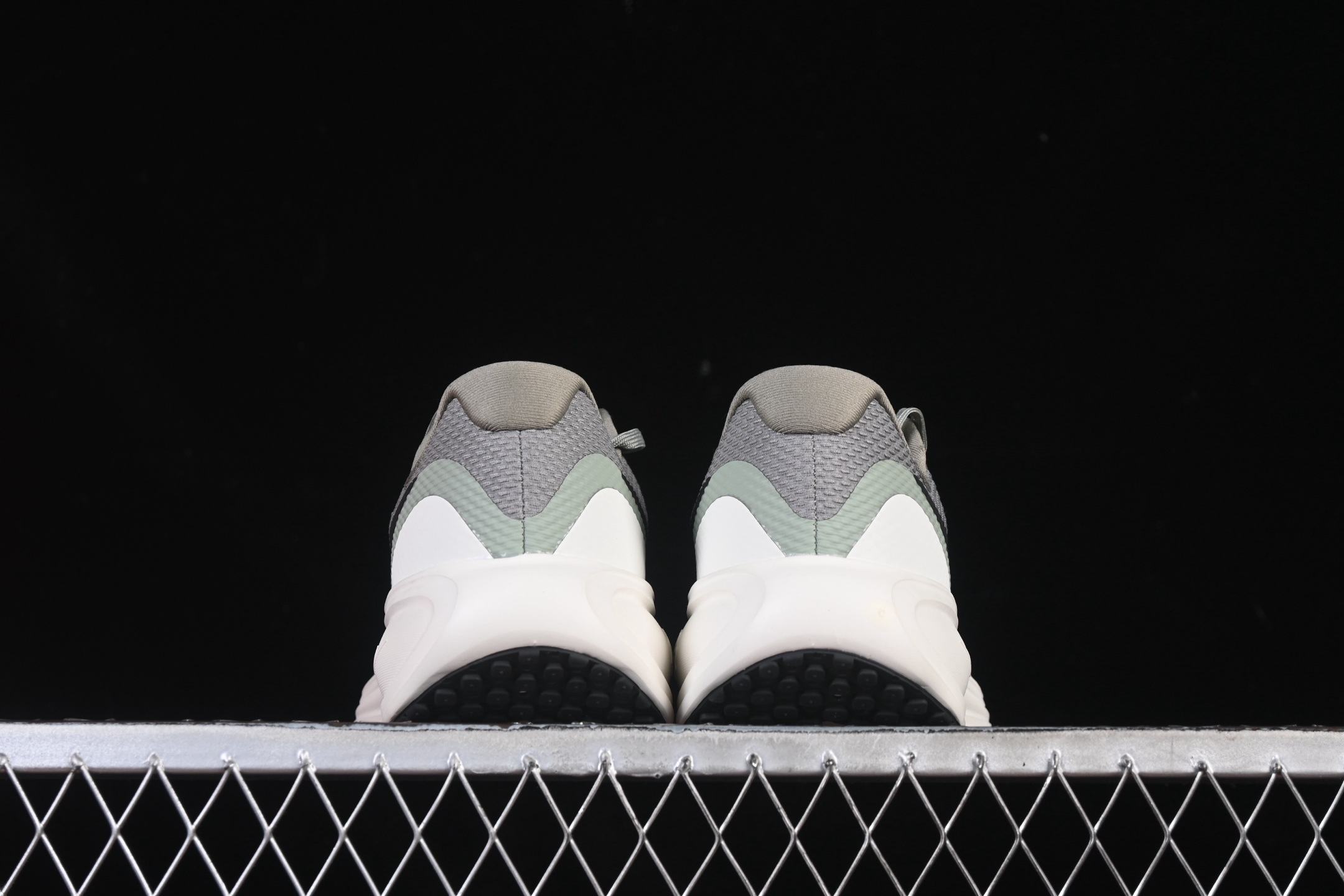 💰200纯原
 Nike Revolution 8 耐克轻便跑步鞋网面透气休闲鞋 HJ9198-300
尺码：39 40 40.5 41 42 42.5 43 44 44.5 45 AJC3