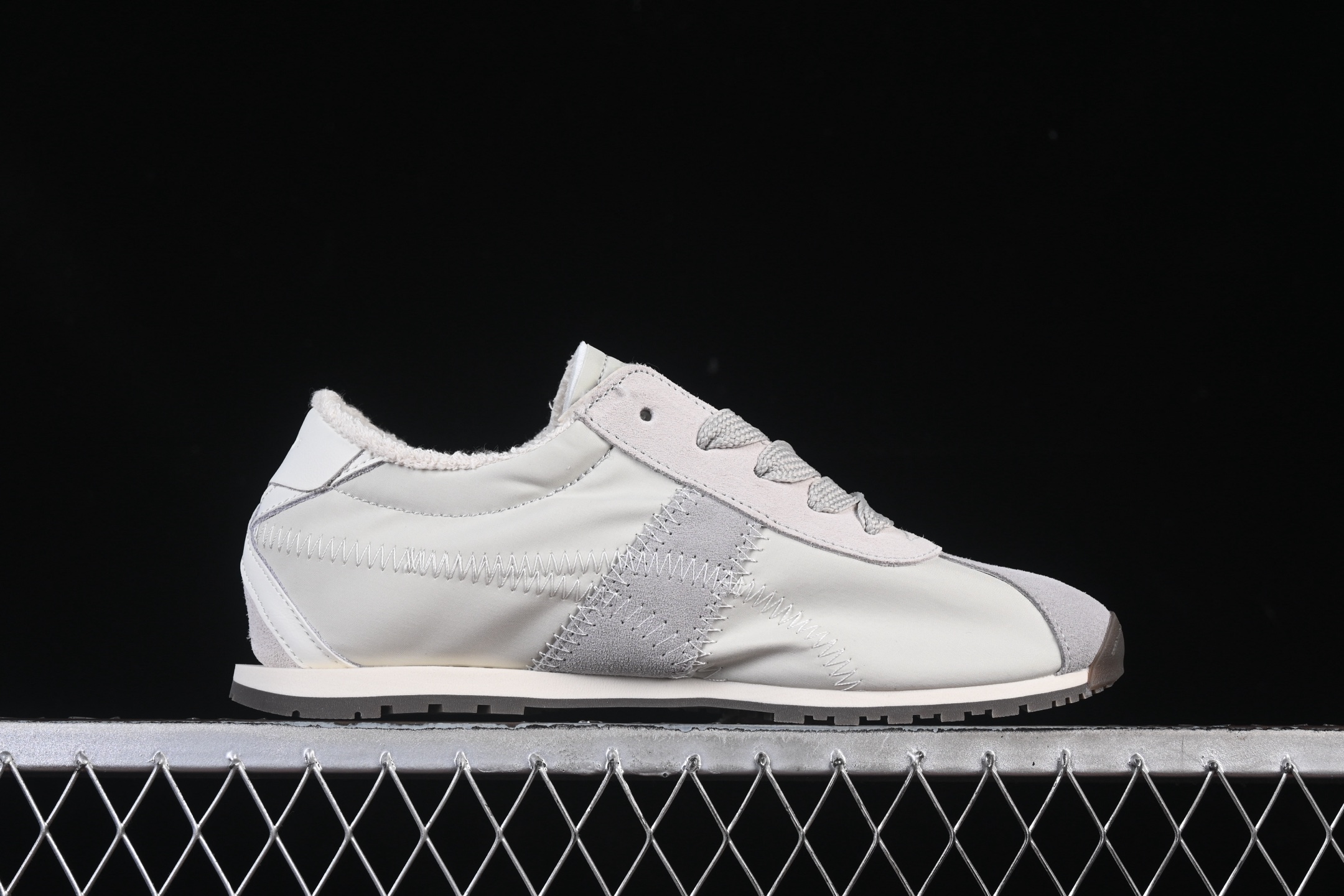 💰220纯原
 OnitsukaTiger Corsair A55 鬼塚虎低帮生活休闲鞋 1183C317-020
尺码：35 36 37 37.5 38 39 39.5 40 40.5 41.5 42 42.5 43.5 44 45 B.C3