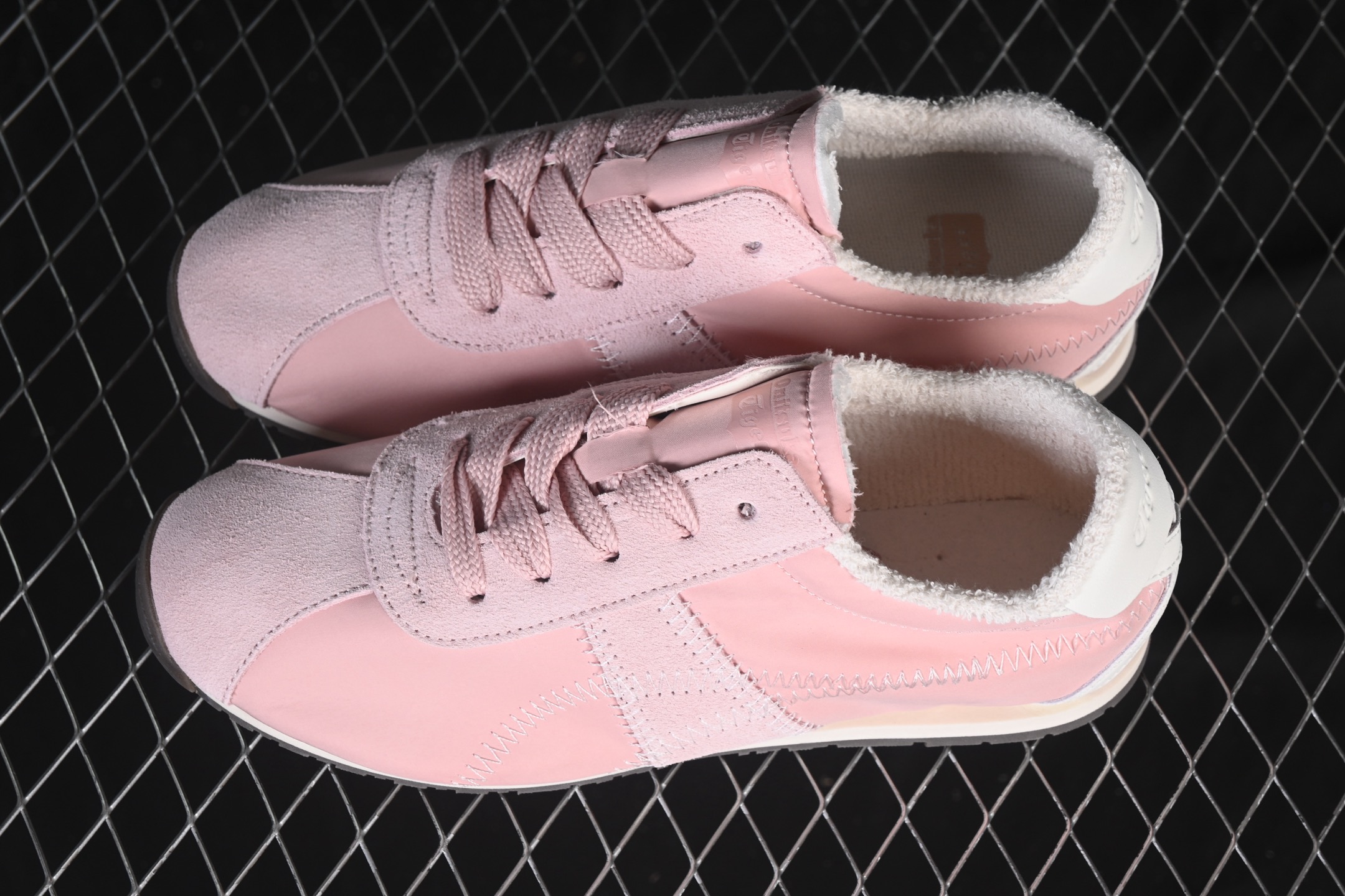 💰220纯原
OnitsukaTiger Corsair A55 鬼塚虎低帮生活休闲鞋 1183C317-700
尺码：35 36 37 37.5 38 39 39.5 40 40.5 41.5 42 42.5 43.5 44 45 B.C3