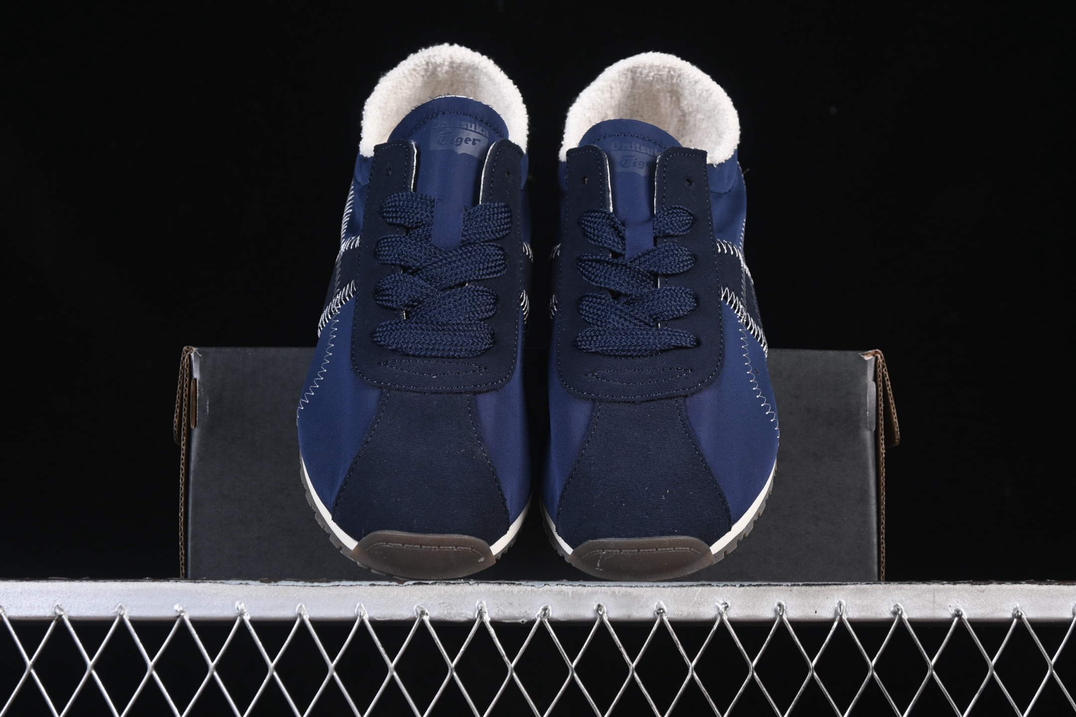 💰220纯原
 OnitsukaTiger Corsair A55 鬼塚虎低帮生活休闲鞋 1183C317-401
尺码：35 36 37 37.5 38 39 39.5 40 40.5 41.5 42 42.5 43.5 44 45 B.C3