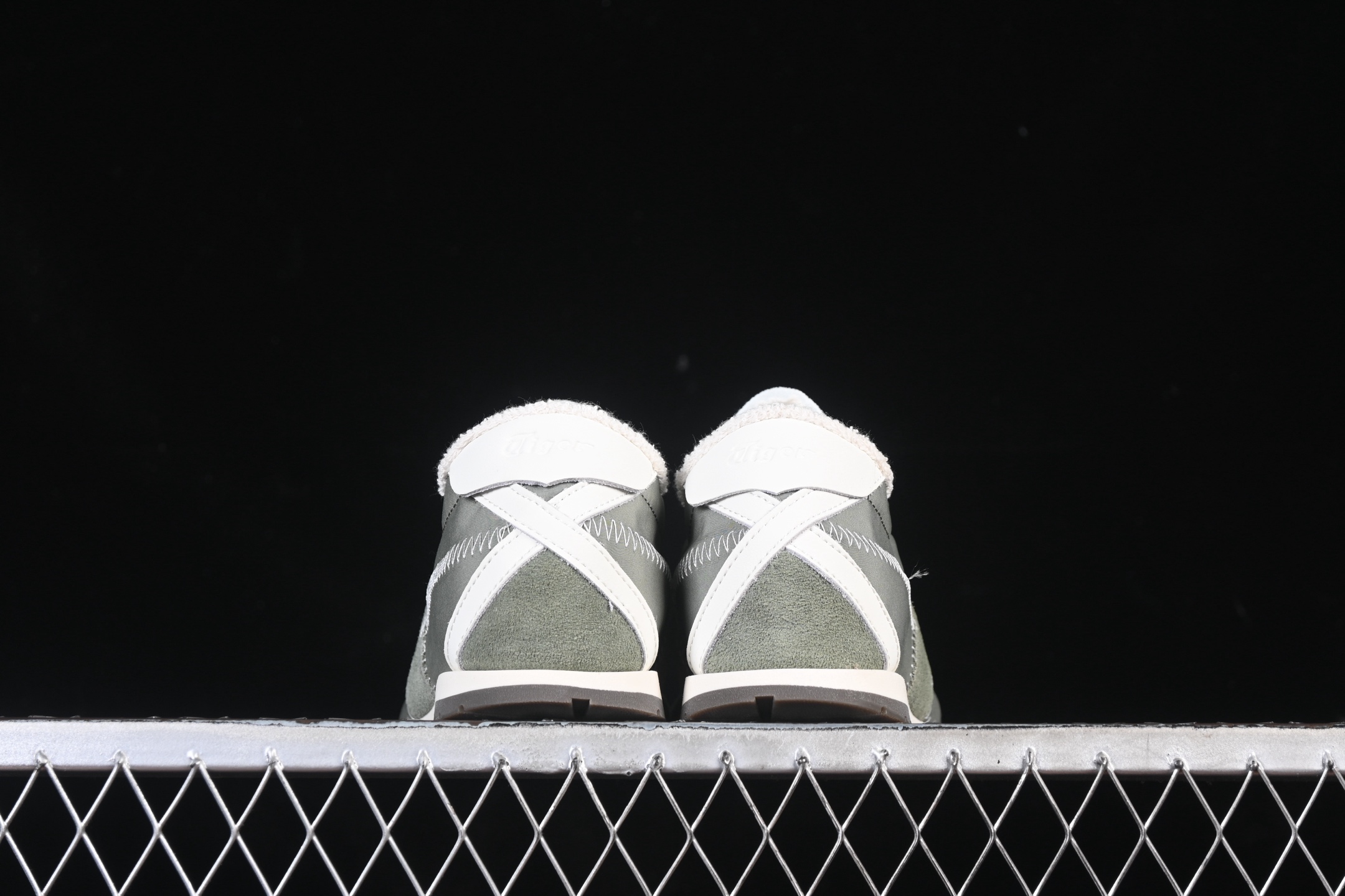 💰220纯原
 OnitsukaTiger Corsair A55 鬼塚虎低帮生活休闲鞋 1183C317-021
尺码：35 36 37 37.5 38 39 39.5 40 40.5 41.5 42 42.5 43.5 44 45 B.C3