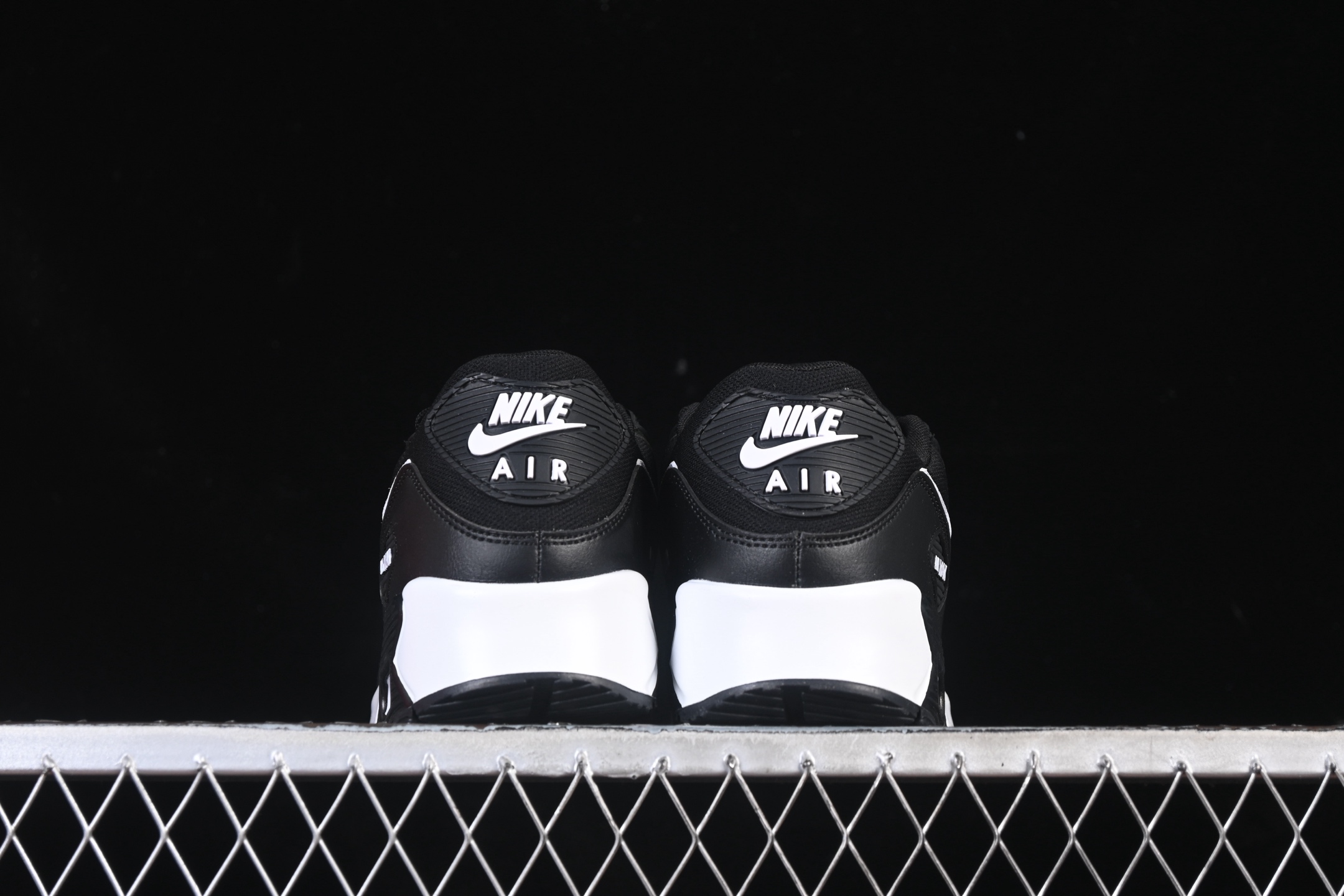 💰300纯原
Nike Air Max 90 耐克复古气垫跑鞋 DH8010-002
#原版开发 ZP级用料 多道QC标准品控质检
尺码：39 40 40.5 41 42 42.5 43 44 44.5 45 46 P.D4