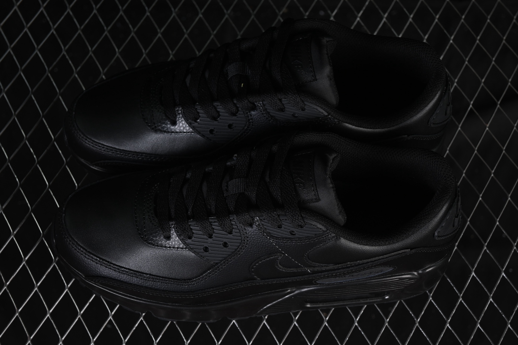 💰300纯原
 Nike Air Max 90 耐克复古气垫跑鞋 CZ5594-001
#原版开发 ZP级用料 多道QC标准品控质检
尺码：39 40 40.5 41 42 42.5 43 44 44.5 45 46 P.D4