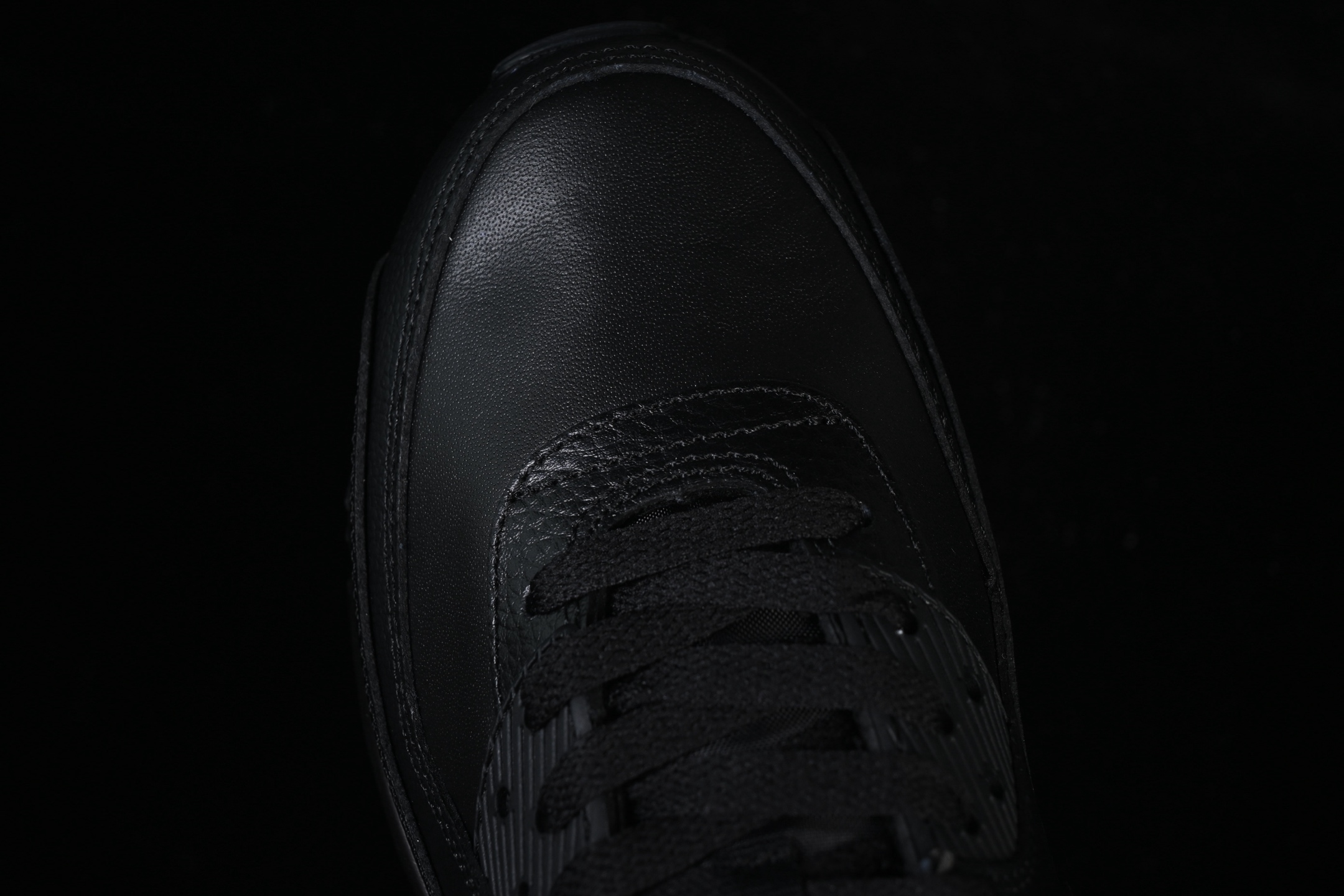 💰300纯原
 Nike Air Max 90 耐克复古气垫跑鞋 CZ5594-001
#原版开发 ZP级用料 多道QC标准品控质检
尺码：39 40 40.5 41 42 42.5 43 44 44.5 45 46 P.D4