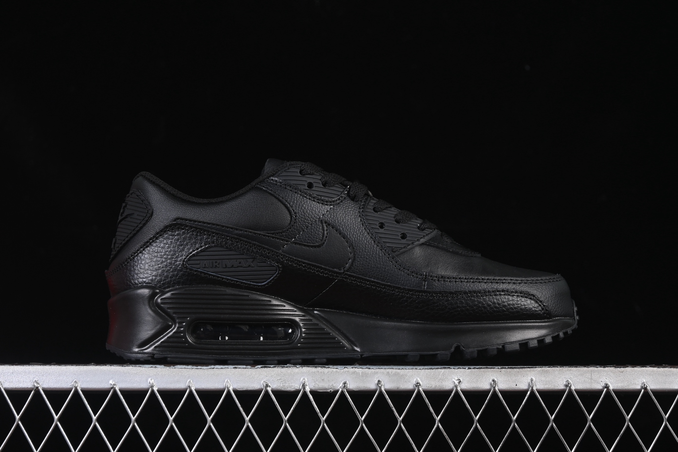 💰300纯原
 Nike Air Max 90 耐克复古气垫跑鞋 CZ5594-001
#原版开发 ZP级用料 多道QC标准品控质检
尺码：39 40 40.5 41 42 42.5 43 44 44.5 45 46 P.D4