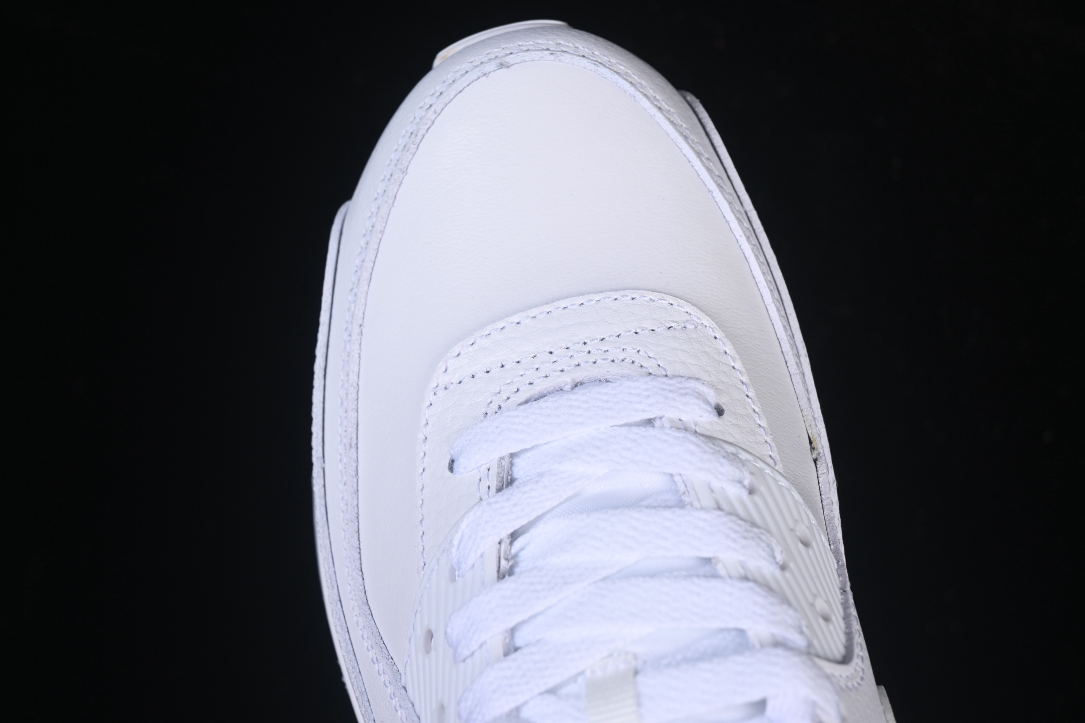 💰300纯原
 Nike Air Max 90 耐克复古气垫跑鞋 CZ5594-100
#原版开发 ZP级用料 多道QC标准品控质检
尺码：39 40 40.5 41 42 42.5 43 44 44.5 45 46 P.D4