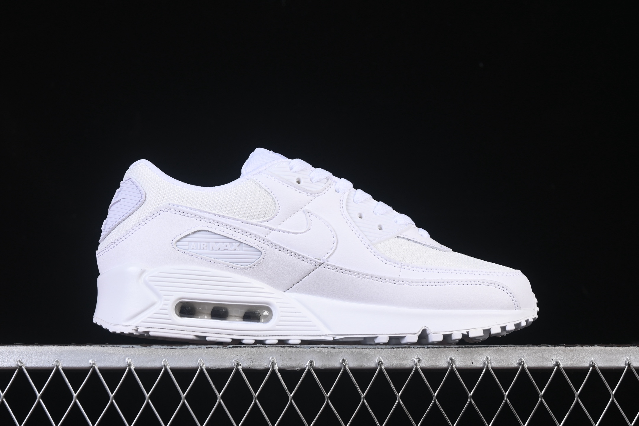 💰300纯原
 Nike Air Max 90 耐克复古气垫跑鞋 CN8490-100
#原版开发 ZP级用料 多道QC标准品控质检
尺码：39 40 40.5 41 42 42.5 43 44 44.5 45 46 P.D4