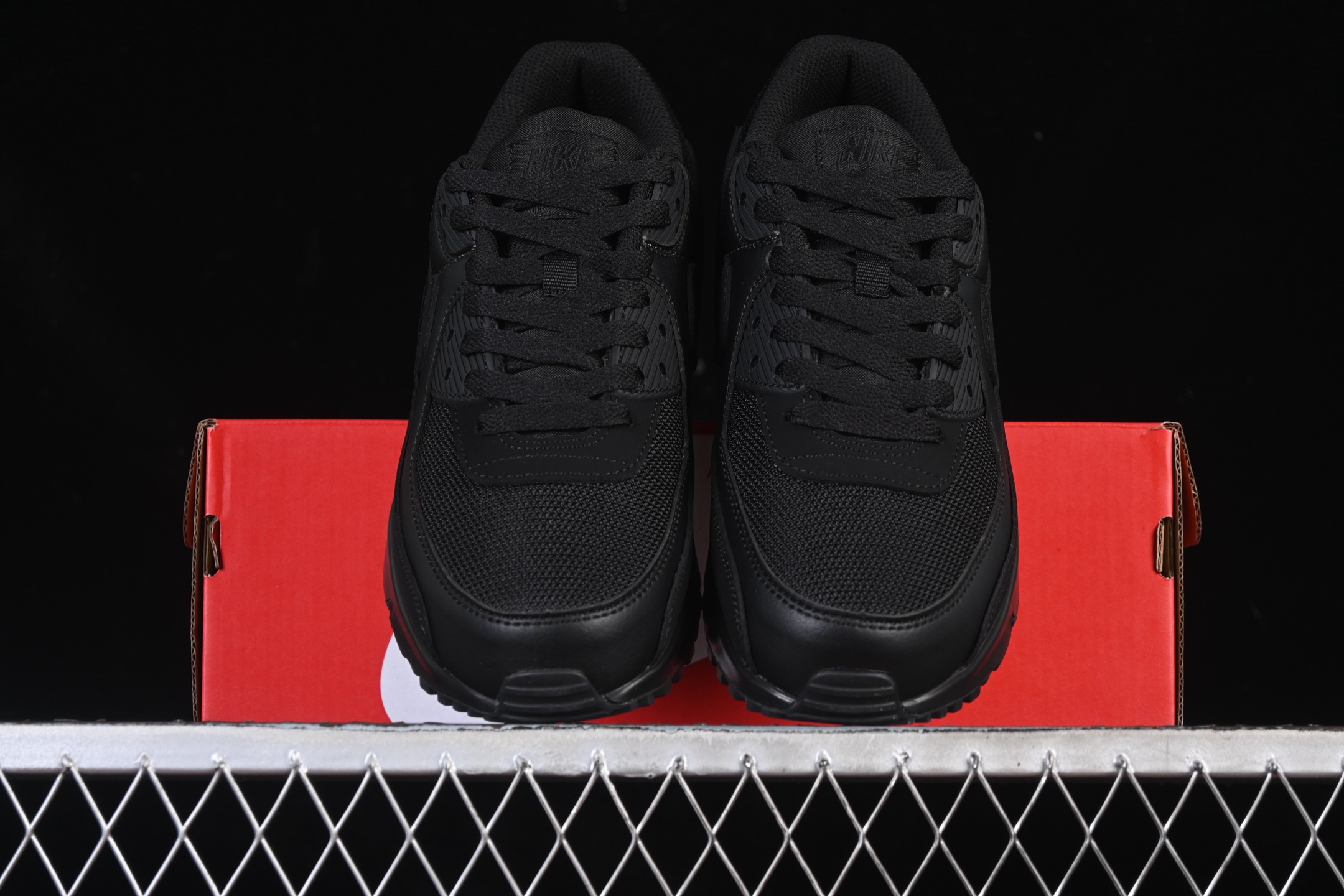 💰300纯原
 Nike Air Max 90 耐克复古气垫跑鞋 CN8490-003
#原版开发 ZP级用料 多道QC标准品控质检
尺码：39 40 40.5 41 42 42.5 43 44 44.5 45 46 P.D4