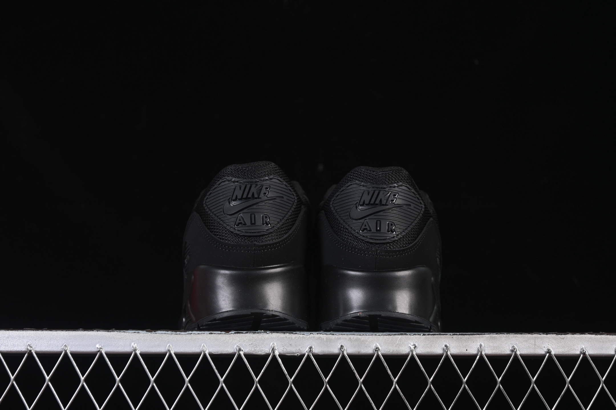 💰300纯原
 Nike Air Max 90 耐克复古气垫跑鞋 CN8490-003
#原版开发 ZP级用料 多道QC标准品控质检
尺码：39 40 40.5 41 42 42.5 43 44 44.5 45 46 P.D4