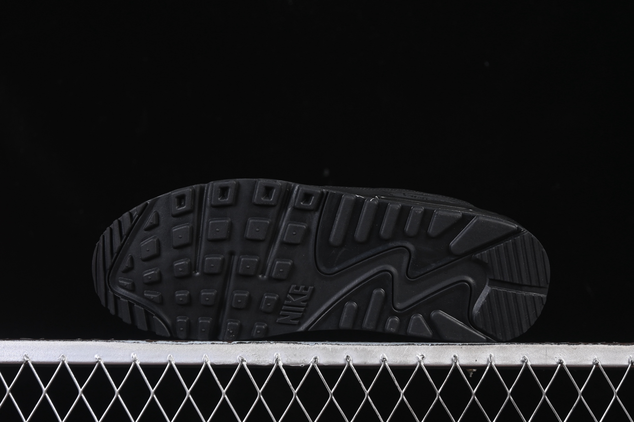 💰300纯原
 Nike Air Max 90 耐克复古气垫跑鞋 CN8490-003
#原版开发 ZP级用料 多道QC标准品控质检
尺码：39 40 40.5 41 42 42.5 43 44 44.5 45 46 P.D4