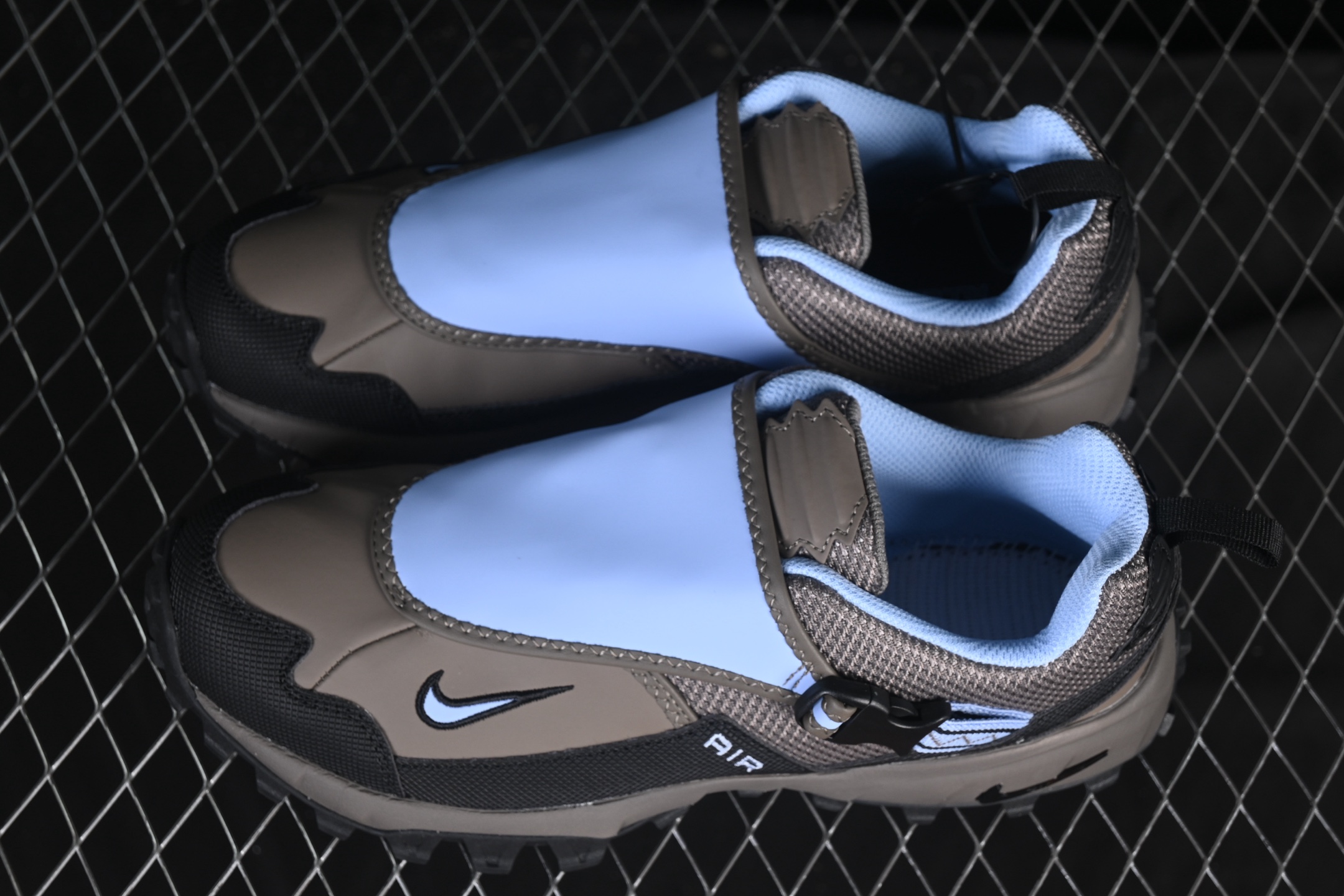 💰220纯原
 Nike ACG Phassad 耐克时尚舒适 抓地登山徒步鞋 HM7133-200
#原楦原纸版数据开发 采用网状防撕裂面料制成鞋面材质 内里嵌入定型海绵 内置真Zoom气垫装置
尺码：36 36.5 37.5 38 38.5 39 40 40.5 41 42 42.5 43 44 44.5 45 B.D4