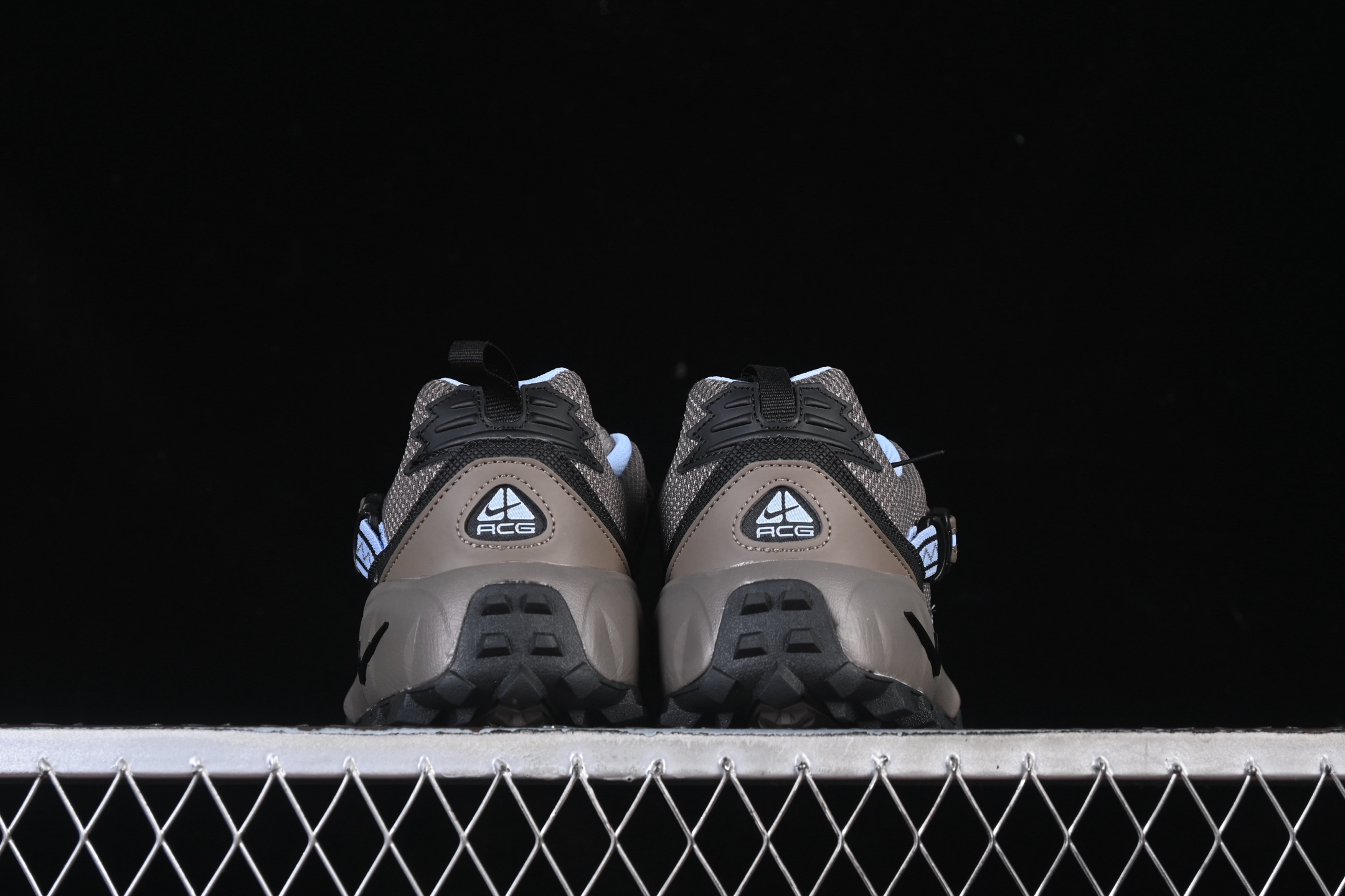 💰220纯原
 Nike ACG Phassad 耐克时尚舒适 抓地登山徒步鞋 HM7133-200
#原楦原纸版数据开发 采用网状防撕裂面料制成鞋面材质 内里嵌入定型海绵 内置真Zoom气垫装置
尺码：36 36.5 37.5 38 38.5 39 40 40.5 41 42 42.5 43 44 44.5 45 B.D4