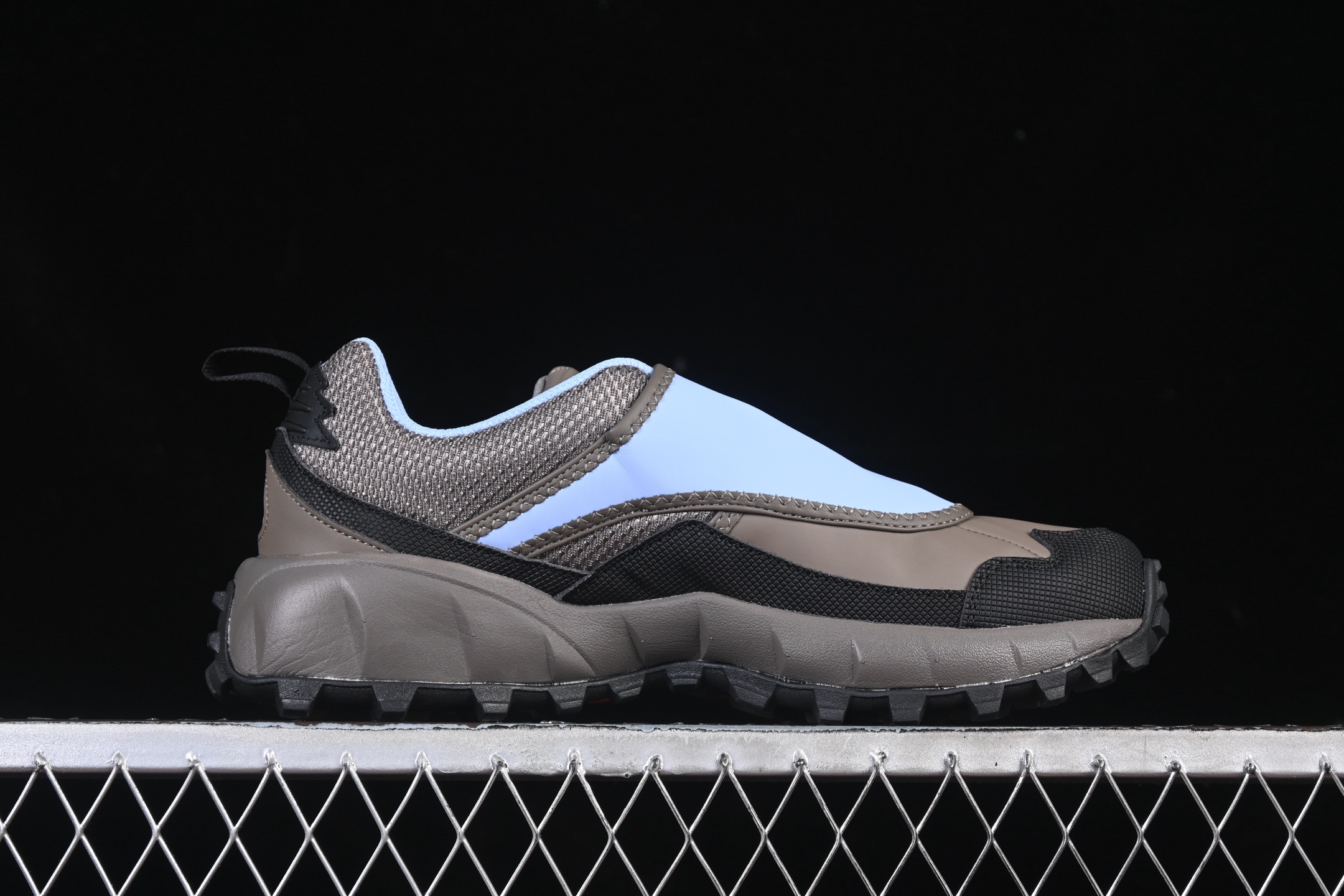 💰220纯原
 Nike ACG Phassad 耐克时尚舒适 抓地登山徒步鞋 HM7133-200
#原楦原纸版数据开发 采用网状防撕裂面料制成鞋面材质 内里嵌入定型海绵 内置真Zoom气垫装置
尺码：36 36.5 37.5 38 38.5 39 40 40.5 41 42 42.5 43 44 44.5 45 B.D4