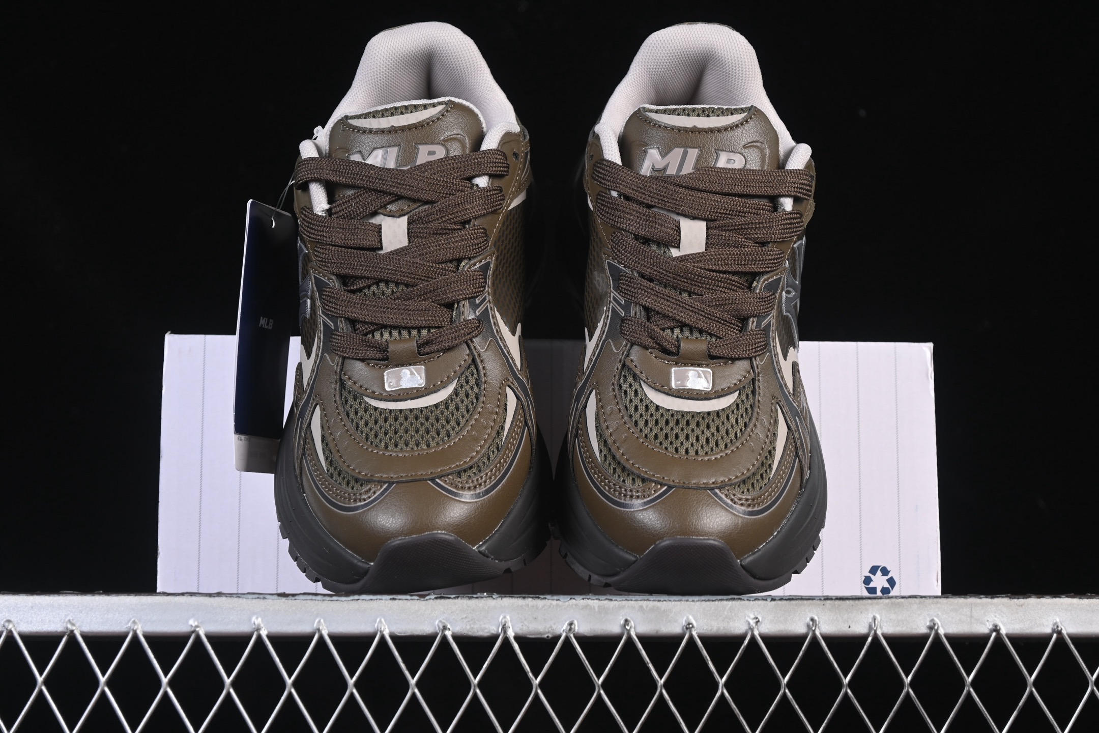 💰220纯原
 NY MLB Chunky Curve Runner Enamel 纽约洋基队 厚底休闲跑鞋 3ARNSPE5N50BRS
尺码：35 36 36.5 37.5 38 38.5 39 40 40.5 41 42 42.5 43 44 44.5 45 FYC3