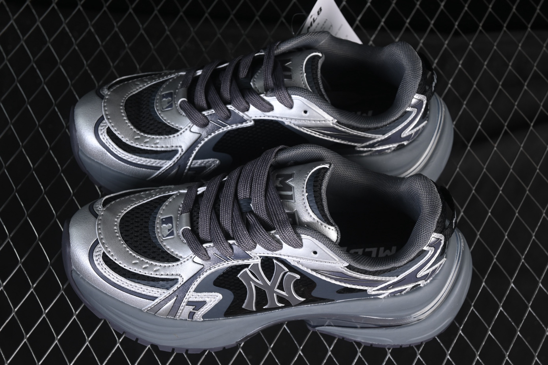 💰220纯原
 NY MLB Chunky Curve Runner Enamel 纽约洋基队 厚底休闲跑鞋 3ARNSPE5N50SID
尺码：35 36 36.5 37.5 38 38.5 39 40 40.5 41 42 42.5 43 44 44.5 45 FYC3