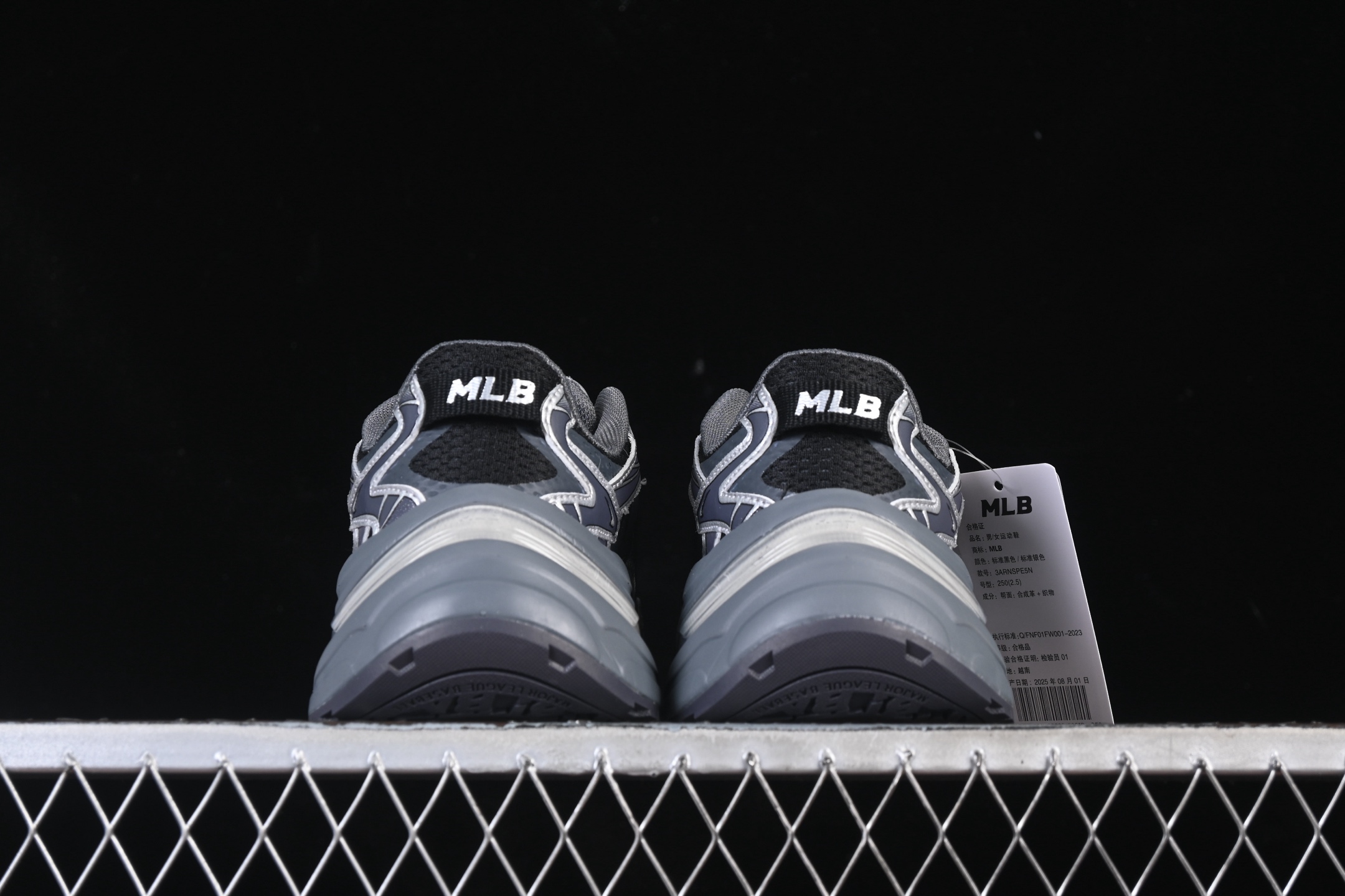 💰220纯原
 NY MLB Chunky Curve Runner Enamel 纽约洋基队 厚底休闲跑鞋 3ARNSPE5N50SID
尺码：35 36 36.5 37.5 38 38.5 39 40 40.5 41 42 42.5 43 44 44.5 45 FYC3