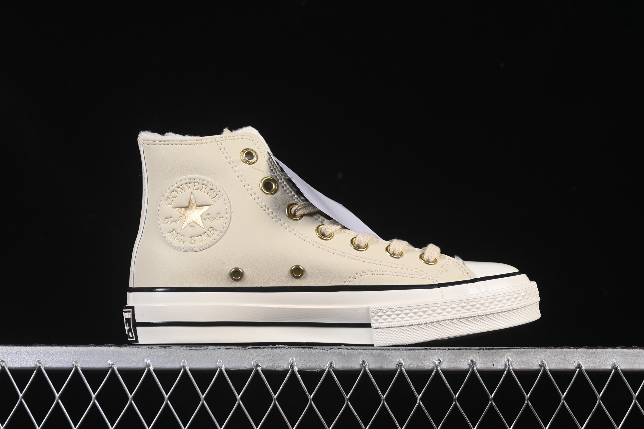 💰140纯原
 Converse Chuck 1970s 匡威官方皮面 高帮休闲板鞋 A12443C
尺码：35 36 36.5 37 37.5 38 39 39.5 40 41 41.5 42 42.5 43 44 M.C3