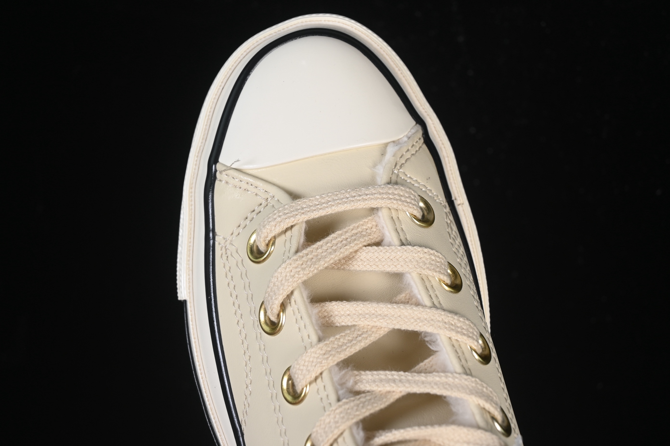 💰140纯原
 Converse Chuck 1970s 匡威官方皮面 高帮休闲板鞋 A12443C
尺码：35 36 36.5 37 37.5 38 39 39.5 40 41 41.5 42 42.5 43 44 M.C3