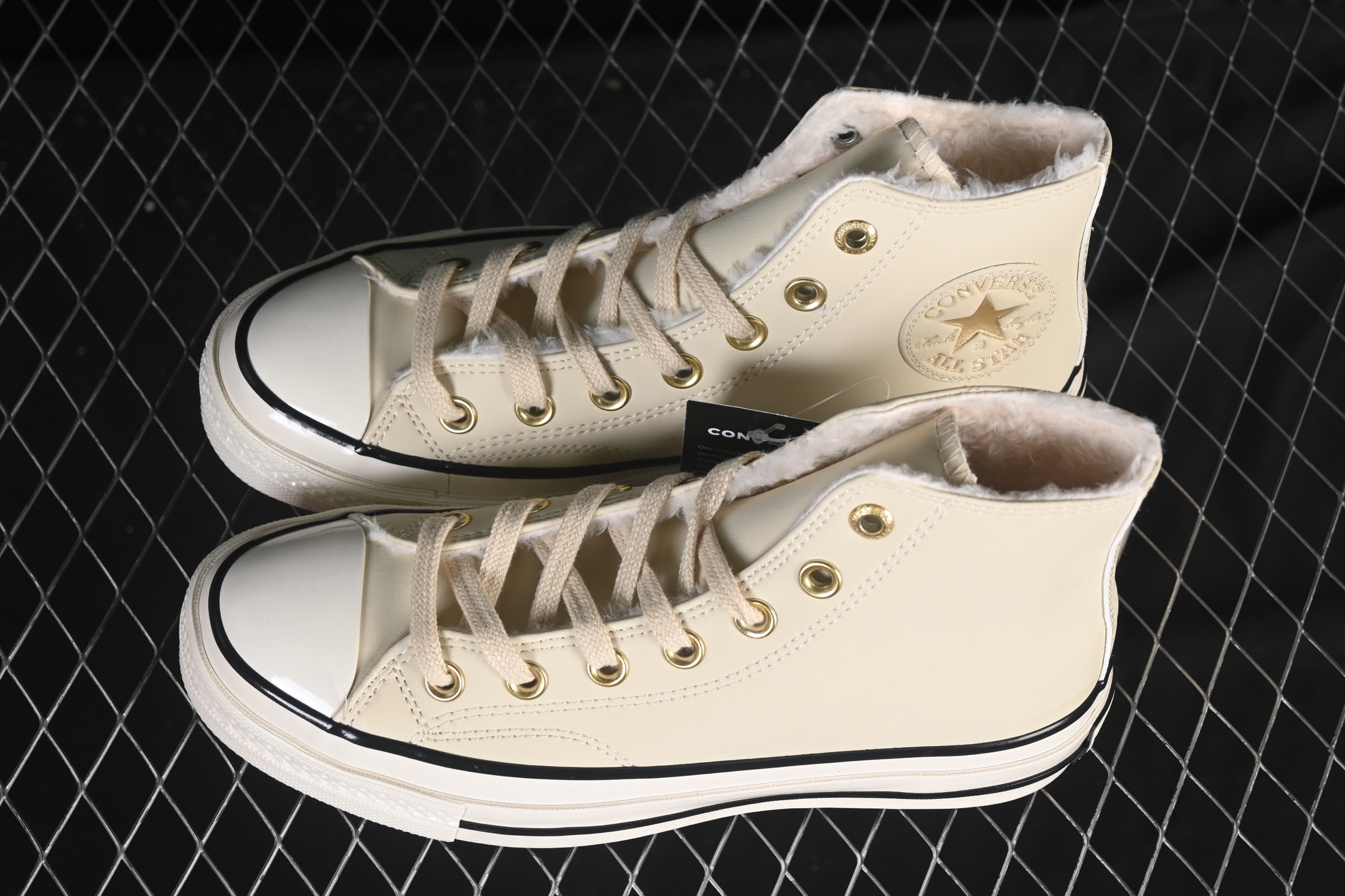 💰140纯原
 Converse Chuck 1970s 匡威官方皮面 高帮休闲板鞋 A12443C
尺码：35 36 36.5 37 37.5 38 39 39.5 40 41 41.5 42 42.5 43 44 M.C3