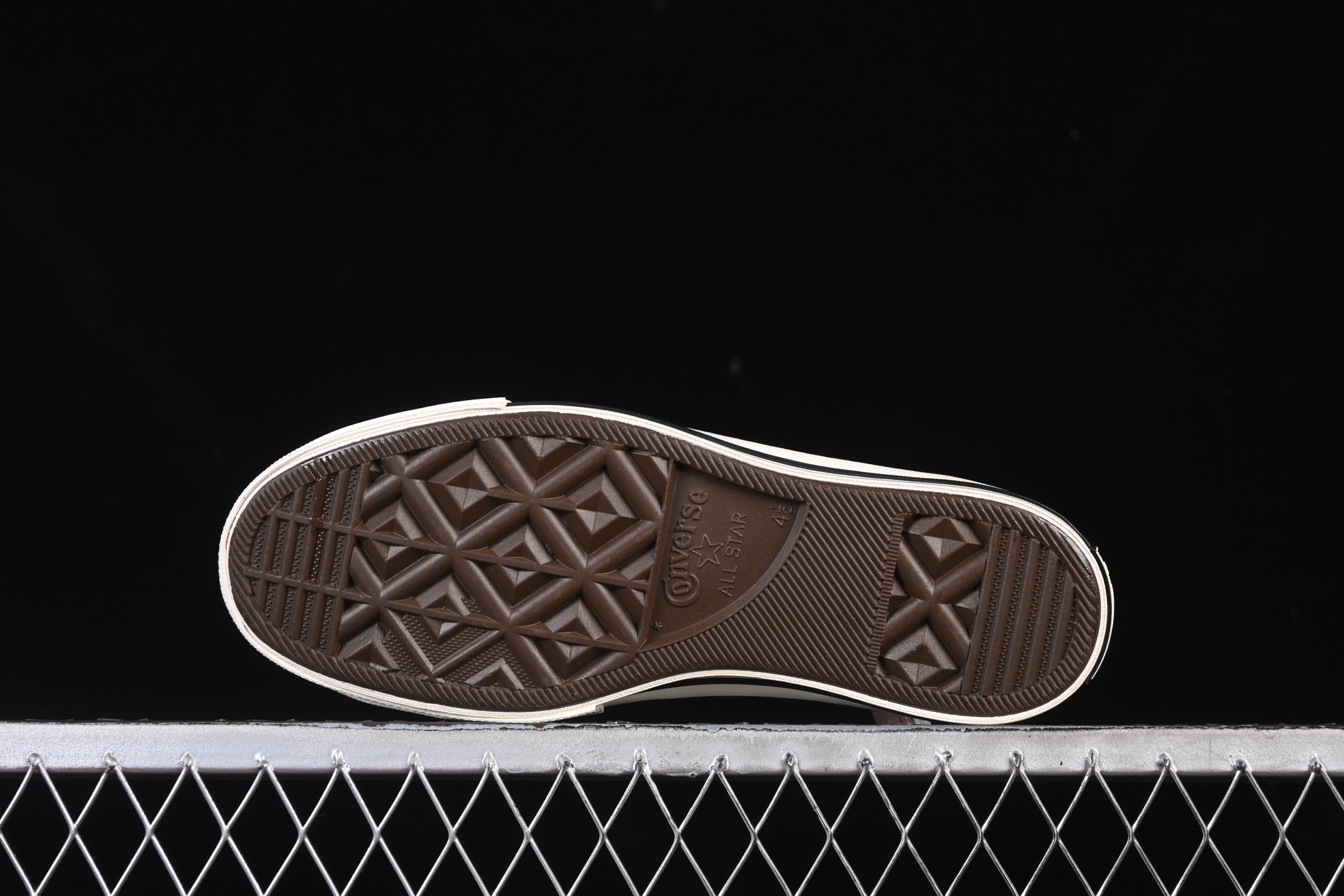 💰140纯原
 Converse Chuck 1970s 匡威官方皮面 高帮休闲板鞋 A12444C
尺码：35 36 36.5 37 37.5 38 39 39.5 40 41 41.5 42 42.5 43 44 M.C3