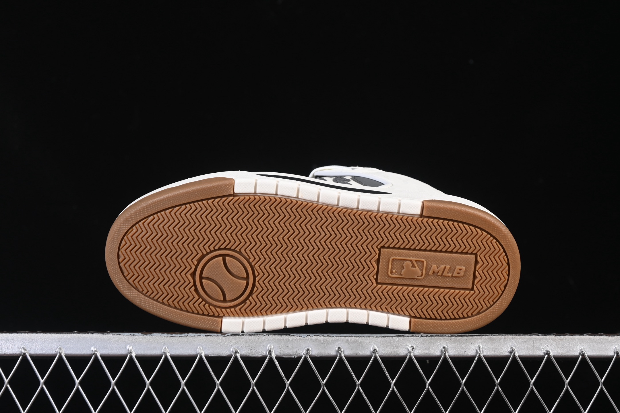 💰180真标💰200公司级💰240纯原
NY MLB Chunky Liner 纽约洋基队魔术贴 轻量增高厚底休闲运动鞋 3ASXW015N50BKS
尺码：35 36 36.5 37.5 38 38.5 39 40 40.5 41 42 42.5 43 44 45 FYD4