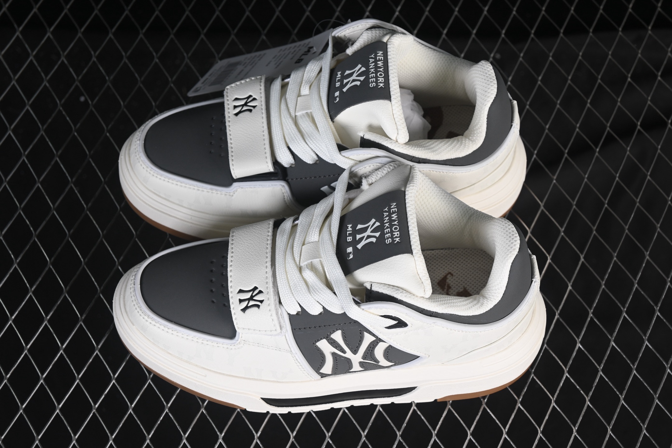 💰180真标💰200公司级💰240纯原
NY MLB Chunky Liner 纽约洋基队魔术贴 轻量增高厚底休闲运动鞋 3ASXW015N50BKS
尺码：35 36 36.5 37.5 38 38.5 39 40 40.5 41 42 42.5 43 44 45 FYD4