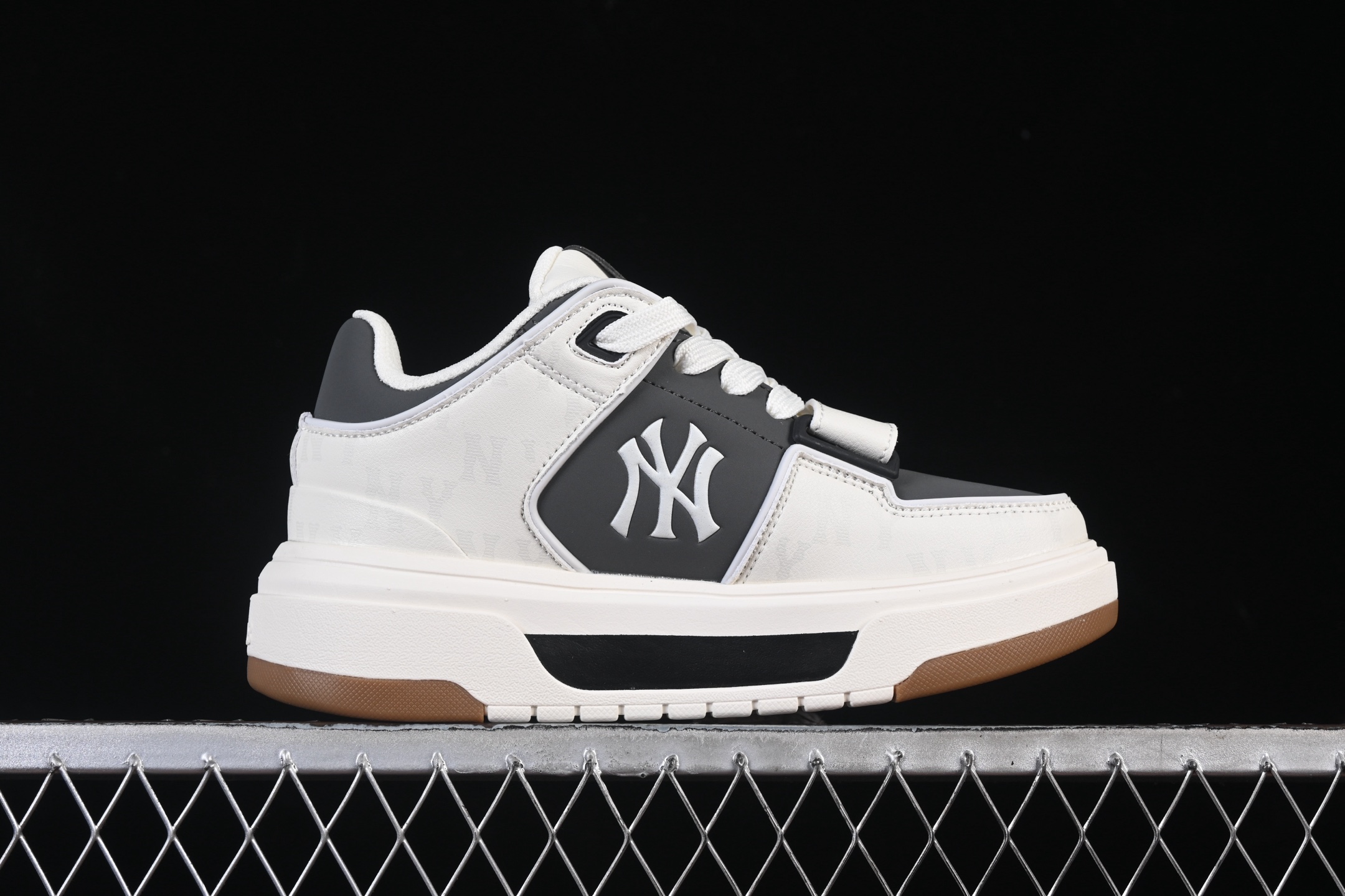 💰180真标💰200公司级💰240纯原
NY MLB Chunky Liner 纽约洋基队魔术贴 轻量增高厚底休闲运动鞋 3ASXW015N50BKS
尺码：35 36 36.5 37.5 38 38.5 39 40 40.5 41 42 42.5 43 44 45 FYD4