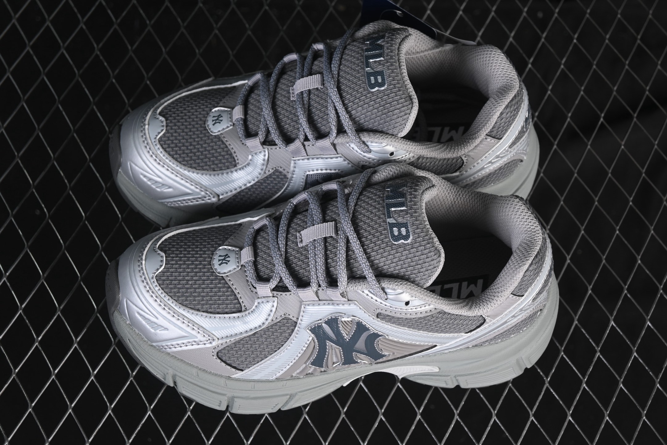 💰240纯原
NY MLB Trophy Runner 纽约洋基队魔术贴 轻量增高厚底休闲运动鞋 3ARNR055N50SIS
尺码：35 36 36.5 37.5 38 38.5 39 40 40.5 41 42 42.5 43 44 45 N.C3