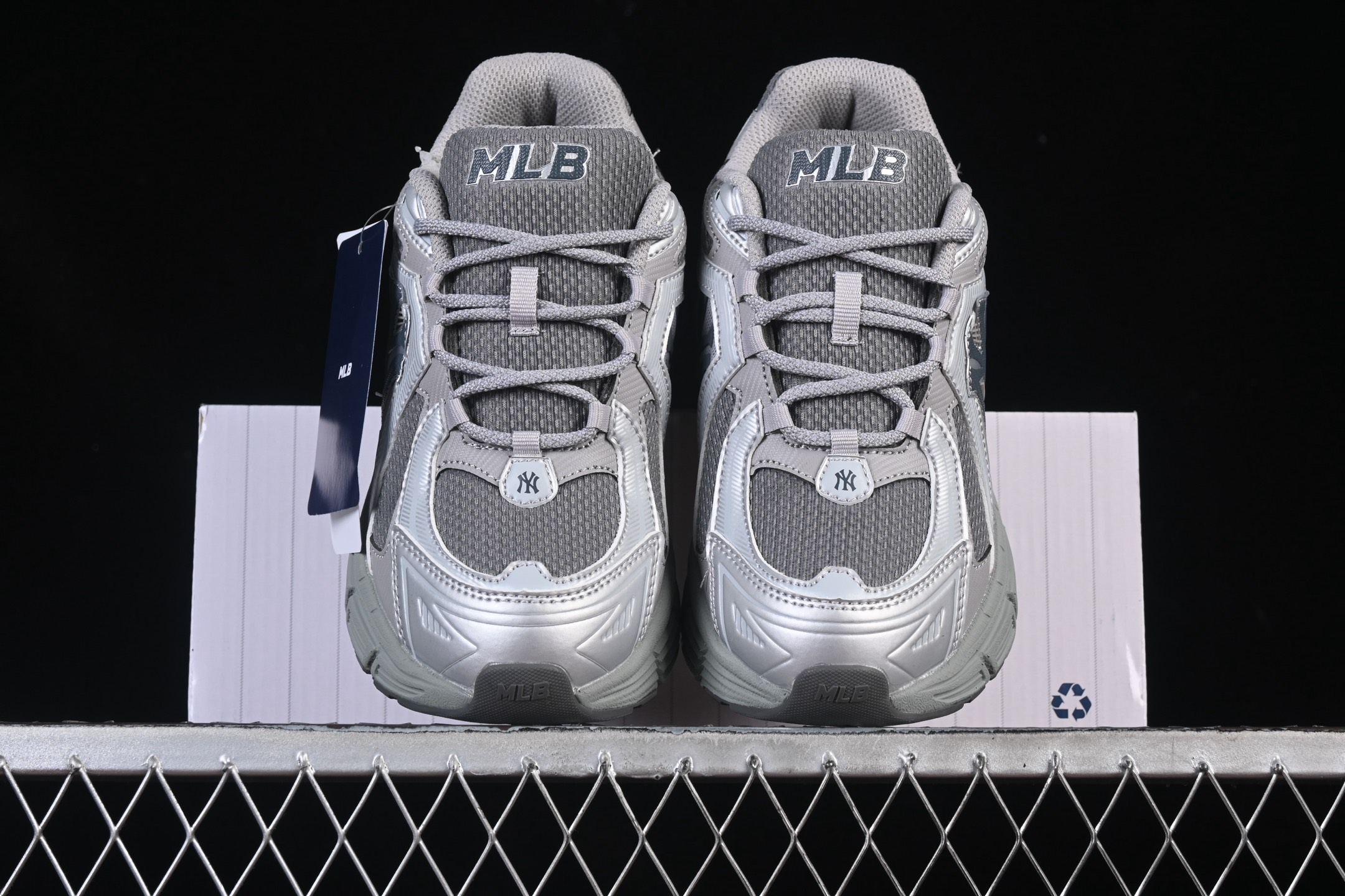 💰240纯原
NY MLB Trophy Runner 纽约洋基队魔术贴 轻量增高厚底休闲运动鞋 3ARNR055N50SIS
尺码：35 36 36.5 37.5 38 38.5 39 40 40.5 41 42 42.5 43 44 45 N.C3