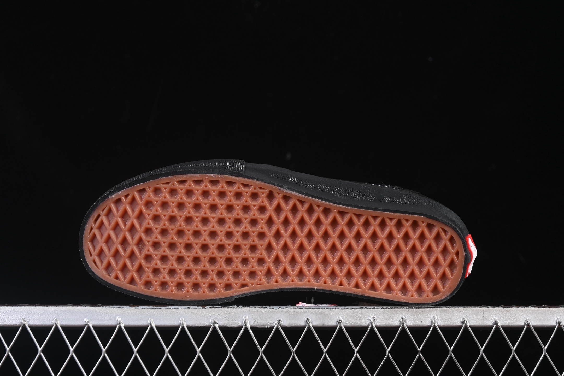 💰180纯原
 Vans Safe Brady Low 万斯高端支线 低帮复古休闲板鞋 VN000EEHBKA
#工艺：硫化1:1（重量1:1、真标、原钢印、材质标、鞋型标、合格证）
尺码：35 36 36.5 37 38 38.5 39 40 40.5 41 42 42.5 43 44 M.C3