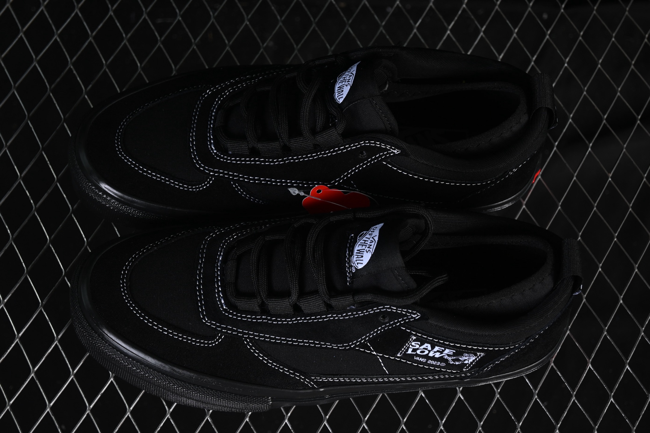 💰180纯原
 Vans Safe Brady Low 万斯高端支线 低帮复古休闲板鞋 VN000EEHBKA
#工艺：硫化1:1（重量1:1、真标、原钢印、材质标、鞋型标、合格证）
尺码：35 36 36.5 37 38 38.5 39 40 40.5 41 42 42.5 43 44 M.C3