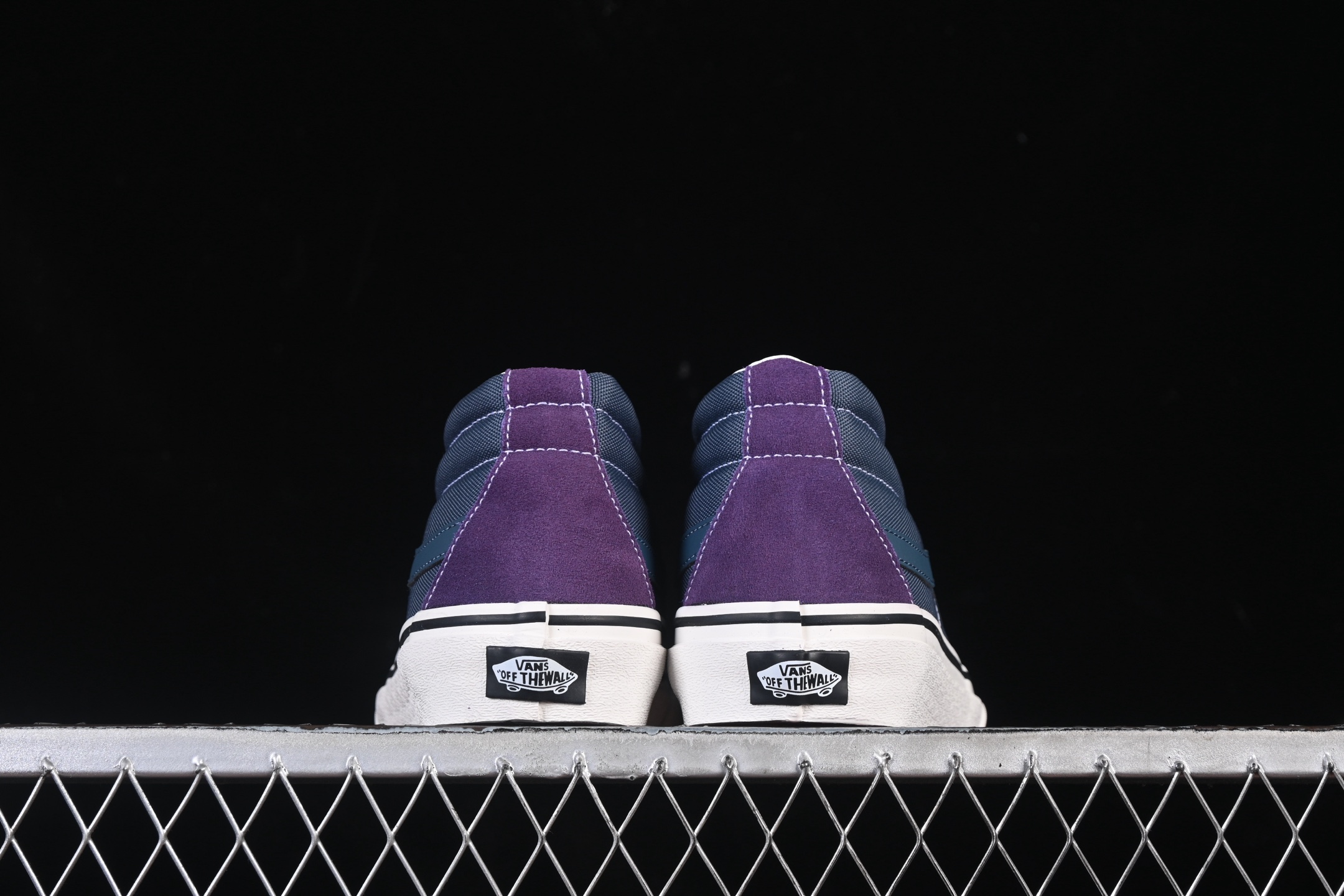 💰150纯原
Vans Sk8-Mid 万斯中邦休闲滑板鞋 VN0A4UUK76Y
#工艺：硫化1:1（重量1:1、真标、原钢印、材质标、鞋型标、合格证）
尺码：35 36 36.5 37 38 38.5 39 40 40.5 41 42 42.5 43 44 M.C3