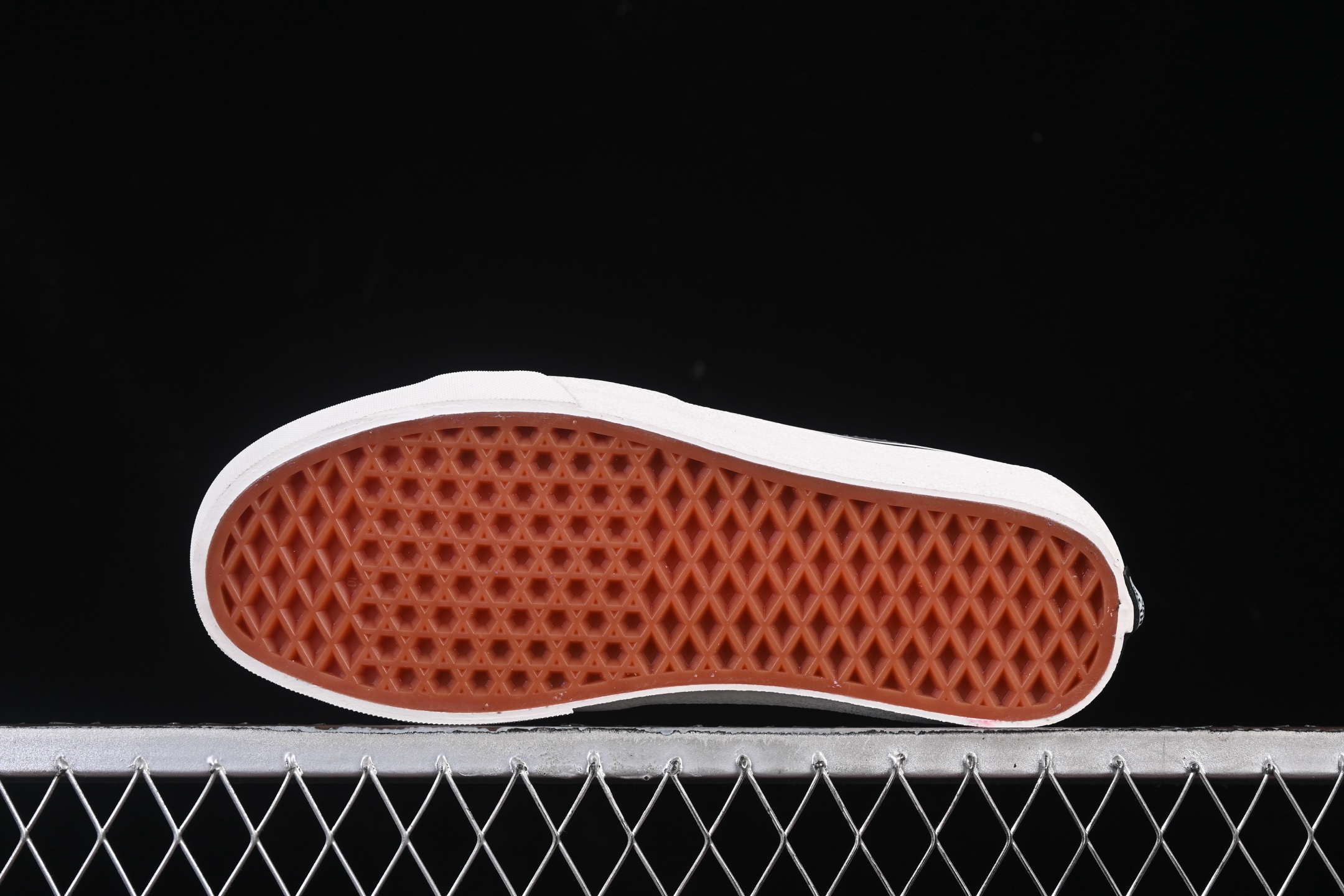 💰150纯原
Vans Sk8-Mid 万斯中邦休闲滑板鞋 VN0A4UUK76Y
#工艺：硫化1:1（重量1:1、真标、原钢印、材质标、鞋型标、合格证）
尺码：35 36 36.5 37 38 38.5 39 40 40.5 41 42 42.5 43 44 M.C3