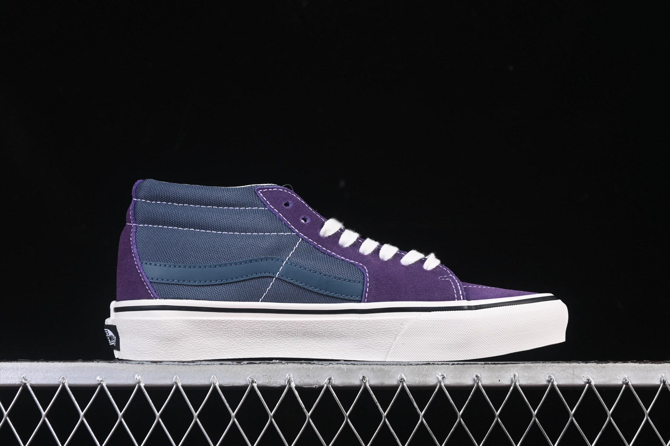 💰150纯原
Vans Sk8-Mid 万斯中邦休闲滑板鞋 VN0A4UUK76Y
#工艺：硫化1:1（重量1:1、真标、原钢印、材质标、鞋型标、合格证）
尺码：35 36 36.5 37 38 38.5 39 40 40.5 41 42 42.5 43 44 M.C3