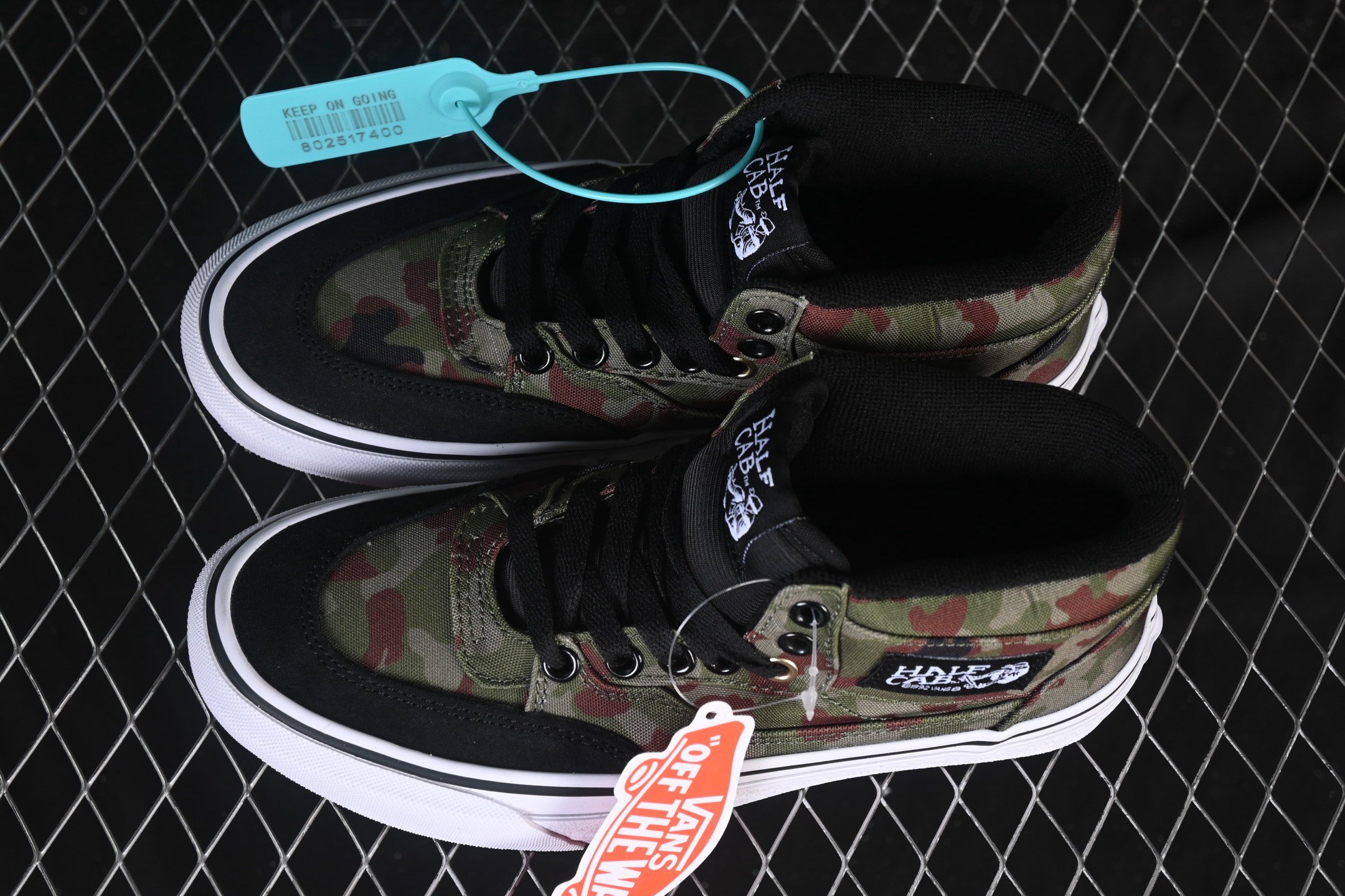 💰220纯原
Vans Half Cab 33 范斯官方 复古休闲简约百搭滑板鞋 VN000DZ3BLK
#工艺：硫化1:1（重量1:1、真标、原钢印、材质标、鞋型标、合格证）
尺码：35 36 36.5 37 38 38.5 39 40 40.5 41 42 42.5 43 44 M.C3