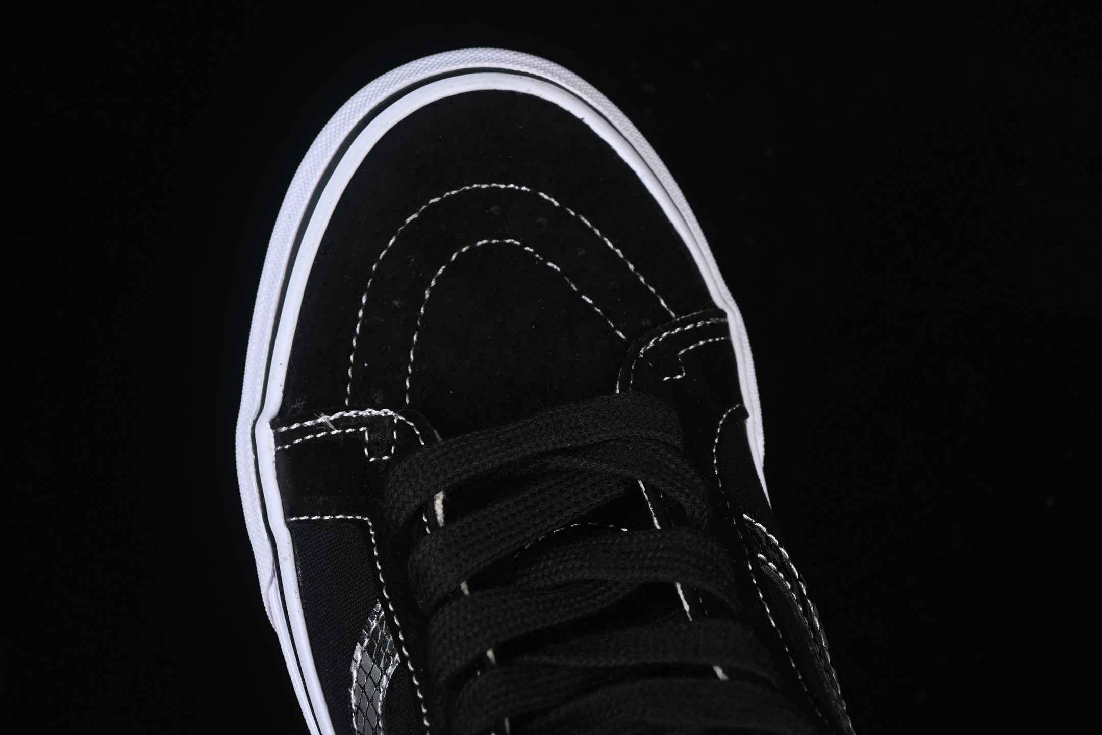 💰160纯原
 Vans Sk8-Mid 万斯中邦休闲滑板鞋 VN0A347UVGD
#工艺：硫化1:1（重量1:1、真标、原钢印、材质标、鞋型标、合格证）
尺码：35 36 36.5 37 38 38.5 39 40 40.5 41 42 42.5 43 44 M.C3