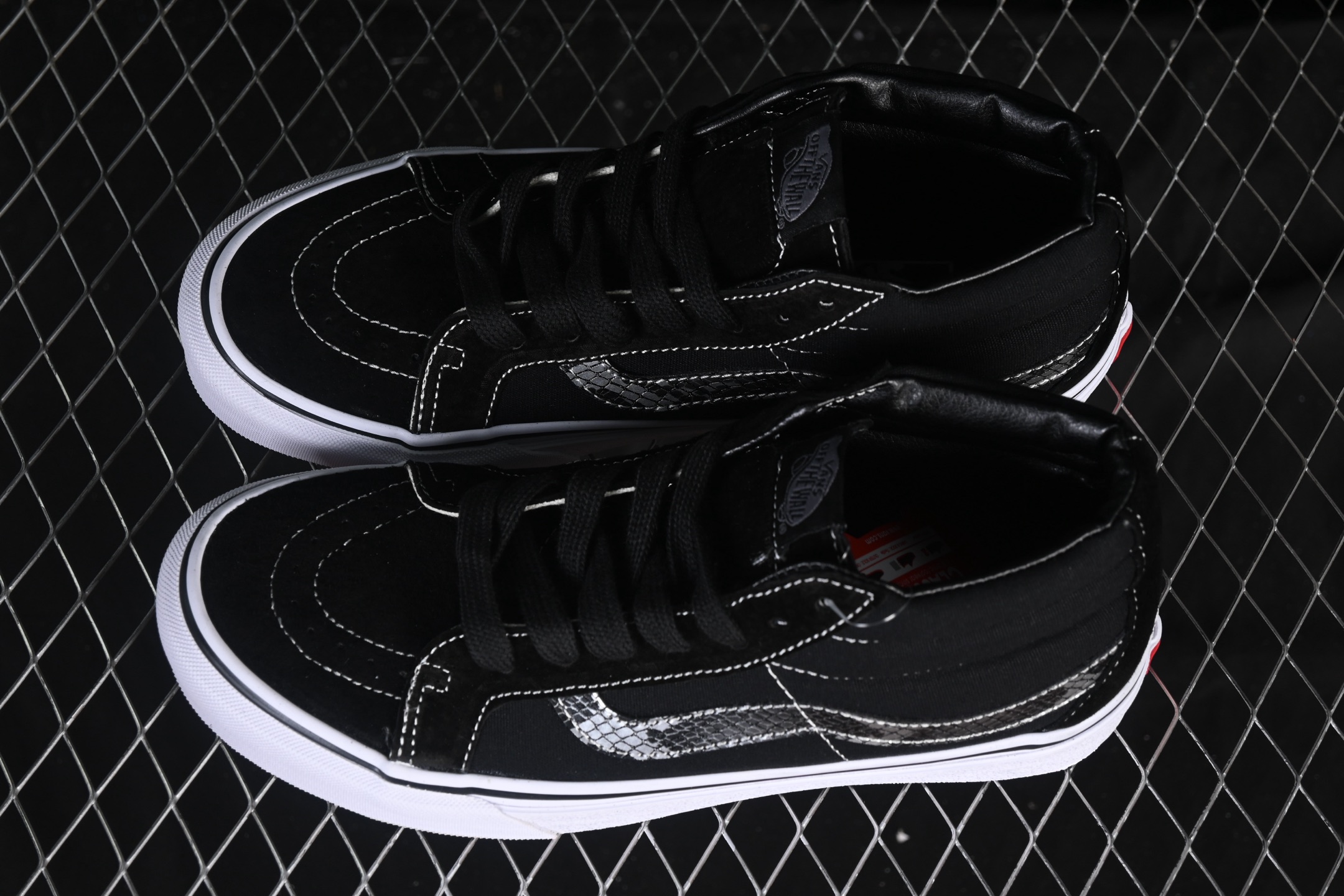 💰160纯原
 Vans Sk8-Mid 万斯中邦休闲滑板鞋 VN0A347UVGD
#工艺：硫化1:1（重量1:1、真标、原钢印、材质标、鞋型标、合格证）
尺码：35 36 36.5 37 38 38.5 39 40 40.5 41 42 42.5 43 44 M.C3