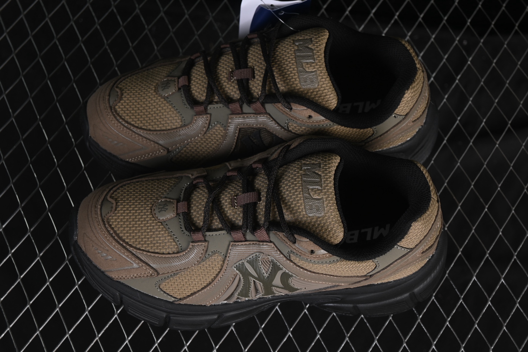 💰240纯原
NY MLB Trophy Runner 纽约洋基队魔术贴 轻量增高厚底休闲运动鞋 3ARNR025N50BRS
尺码：35 36 36.5 37.5 38 38.5 39 40 40.5 41 42 42.5 43 44 45 FYC3